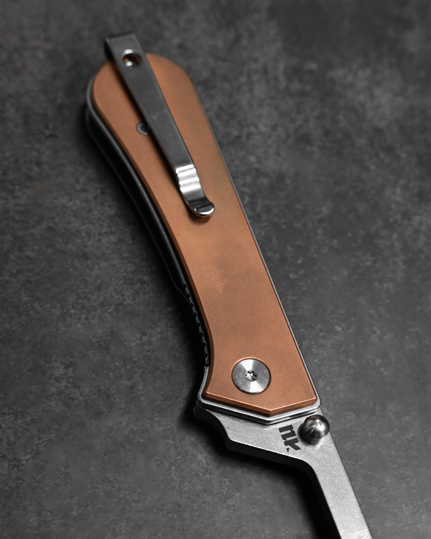 NUKNIVES T33 マルチファンクション折りたたみスクリュードライバー – レッドカッパー（純銅）ハンドル［EDCポーチ付属］