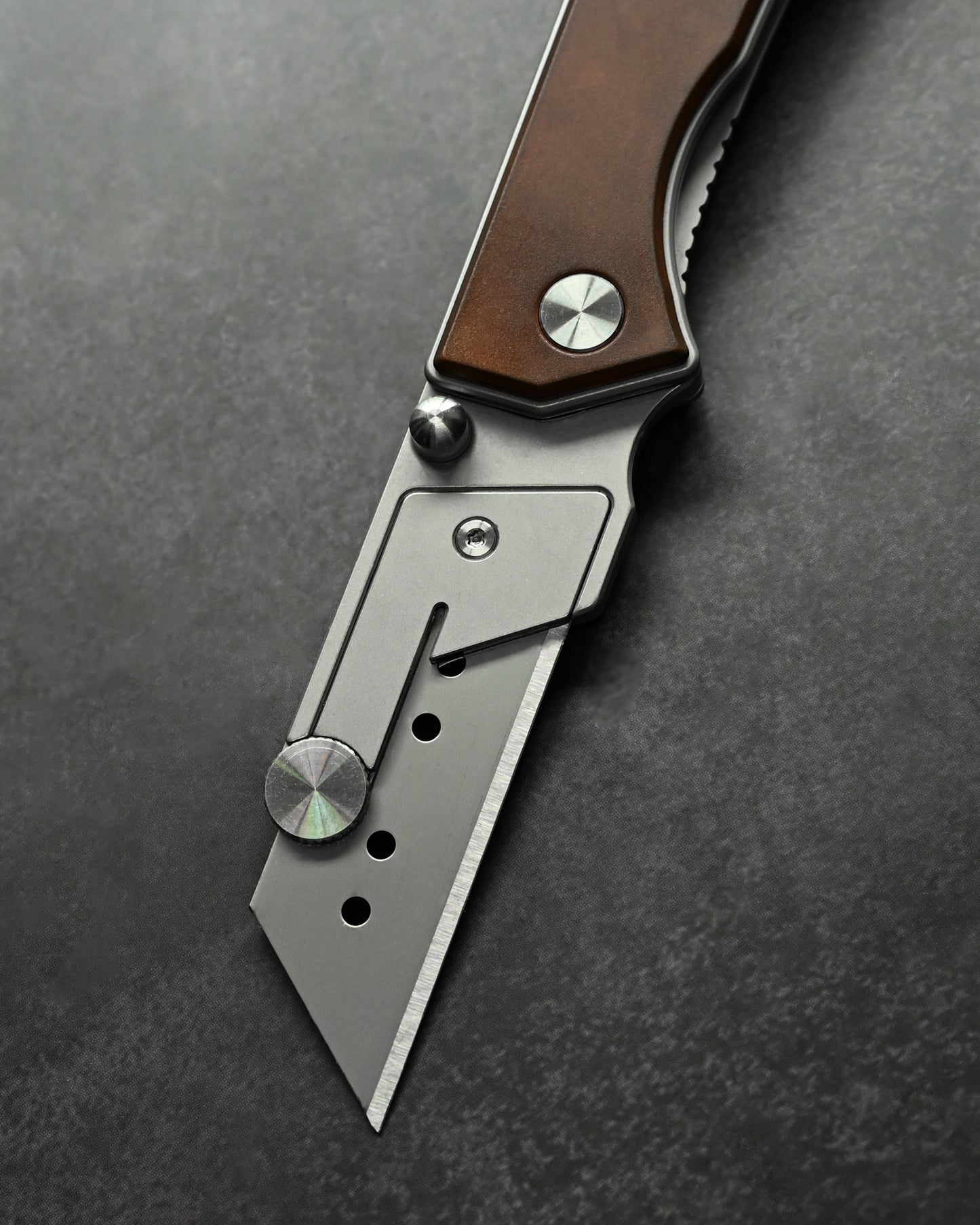 NUKNIVES Copper Handle Quick-Open Replaceable Blade Utility Knife | Kumpanter U23