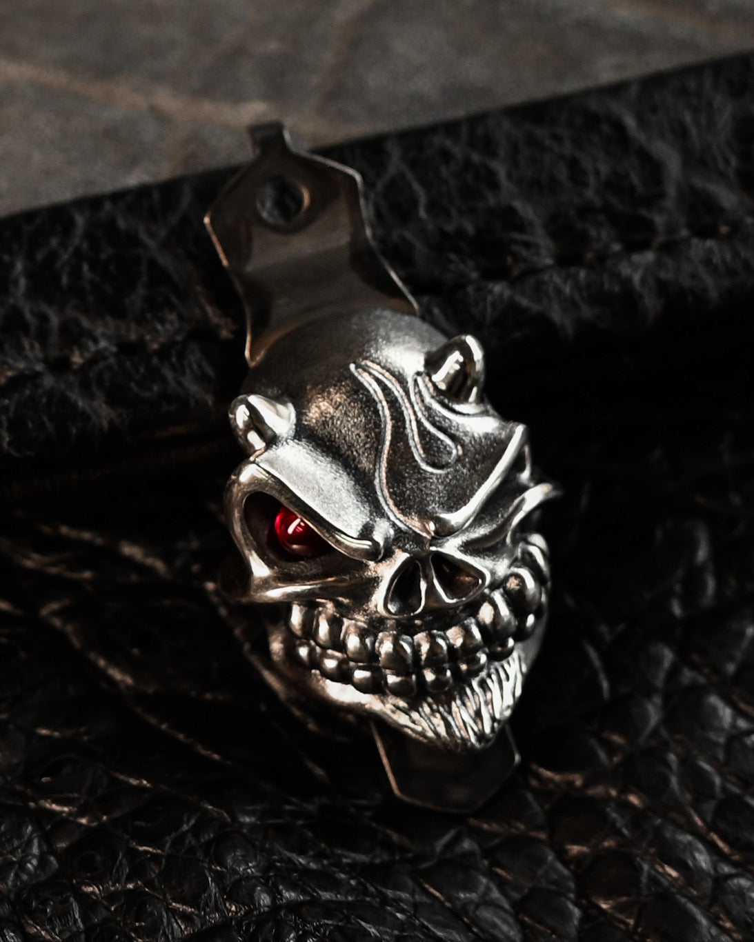 Rare Steel Flame × Starlingear × Strider Knives XXXL Silver Devil Slickster Ruby Eye Pocket Clip – Signed Edition