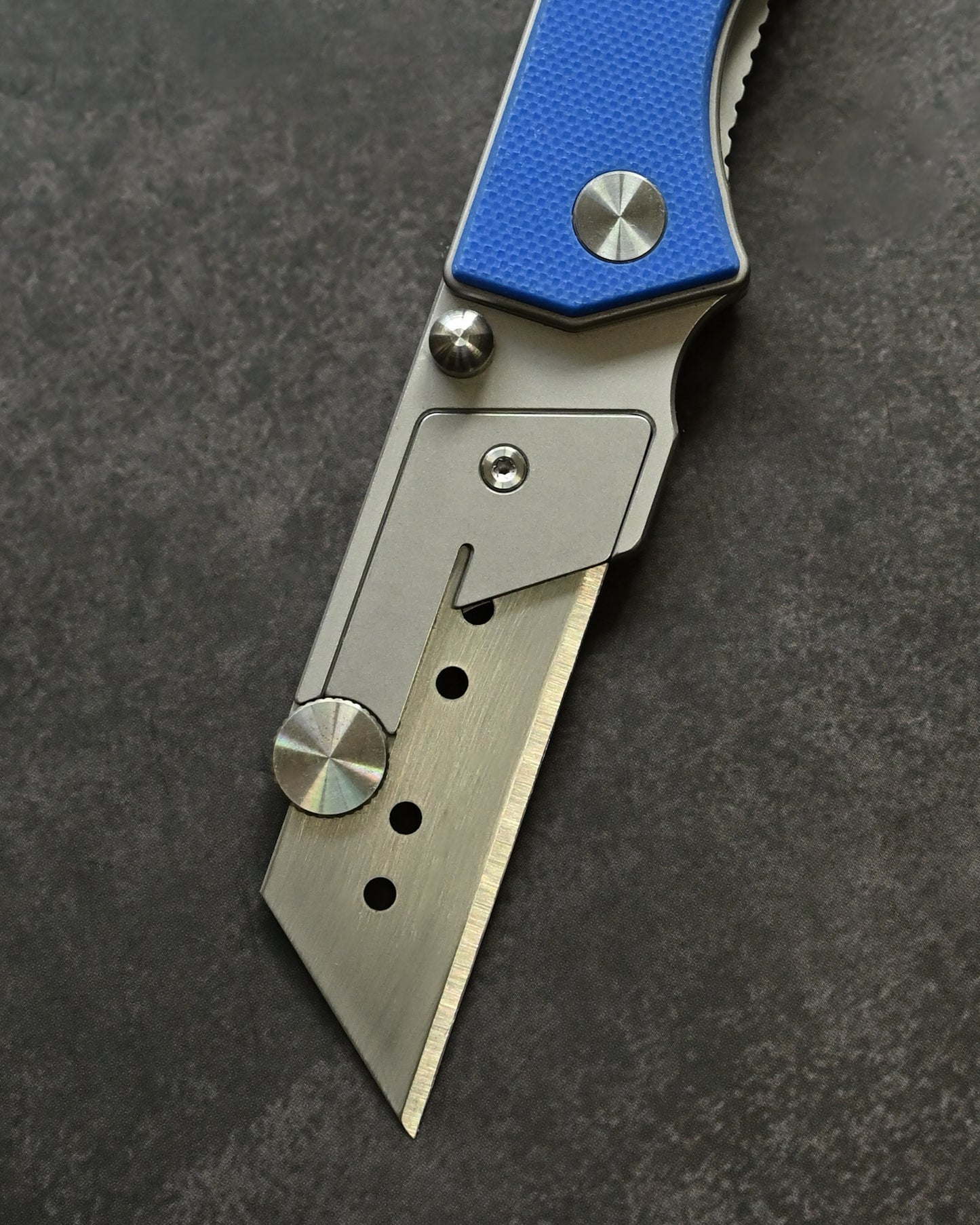 NUKNIVES G10 Blue Handle Quick-Open Replaceable Blade Utility Knife | Kumpanter U23