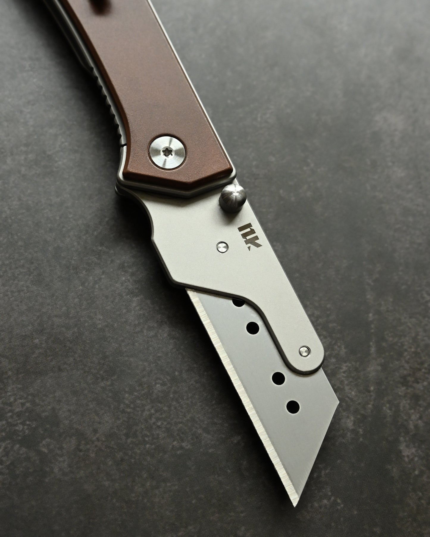 NUKNIVES Copper Handle Quick-Open Replaceable Blade Utility Knife | Kumpanter U23