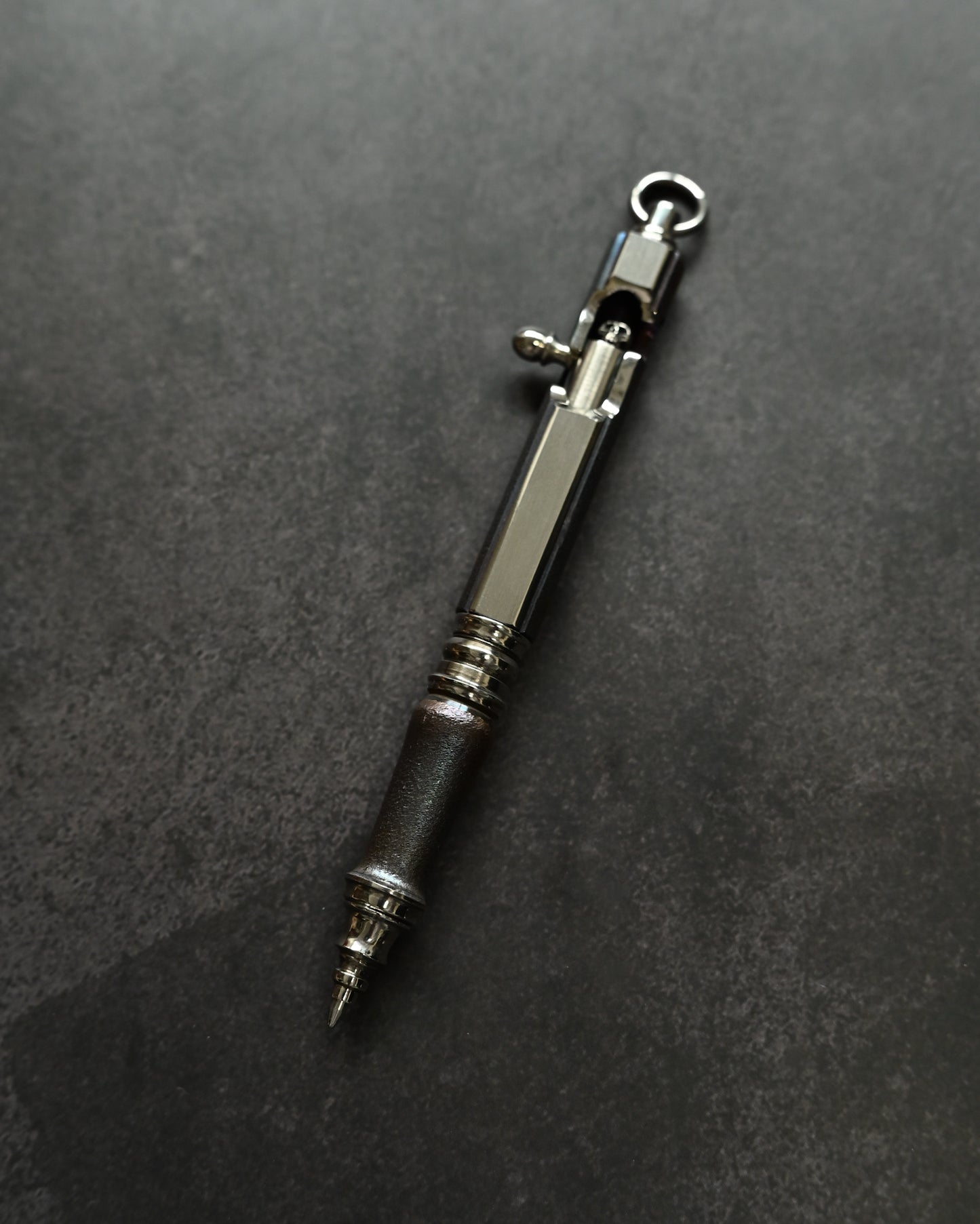 Hidetoshi Nakayama Skull Bolt-Action Pen – Simulated Rifle Bolt Mechanism