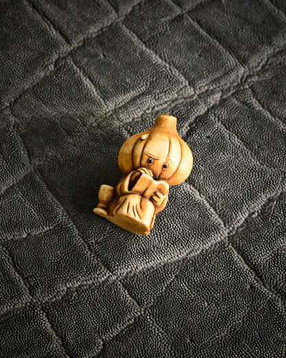 秋実童子 鹿角手彫り根付 Sunizumi Select ワンオフ作品