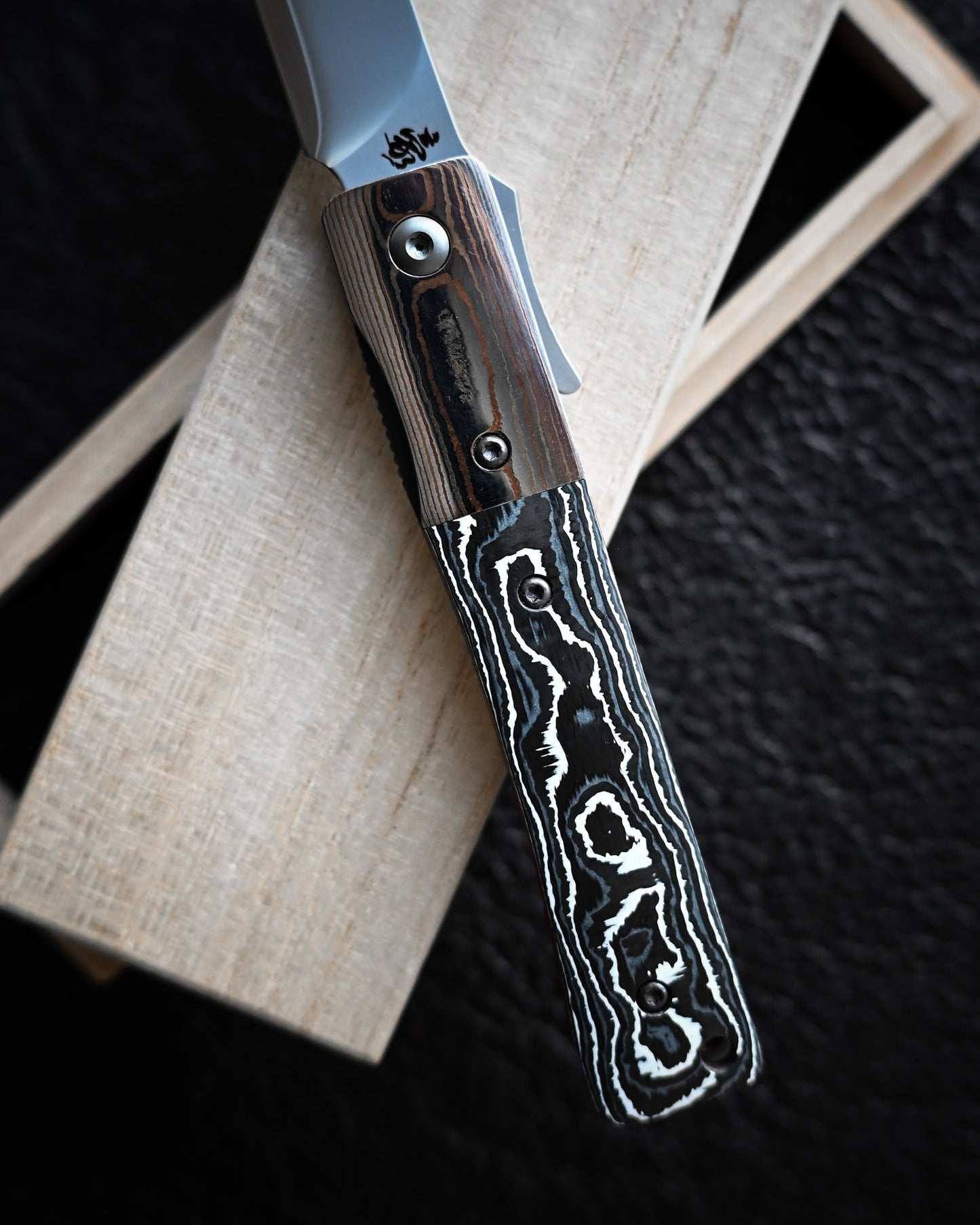 haoworks Eirou “Atsumori” – Obsidian Storm Custom Folding Knife / ZDP189 Blade