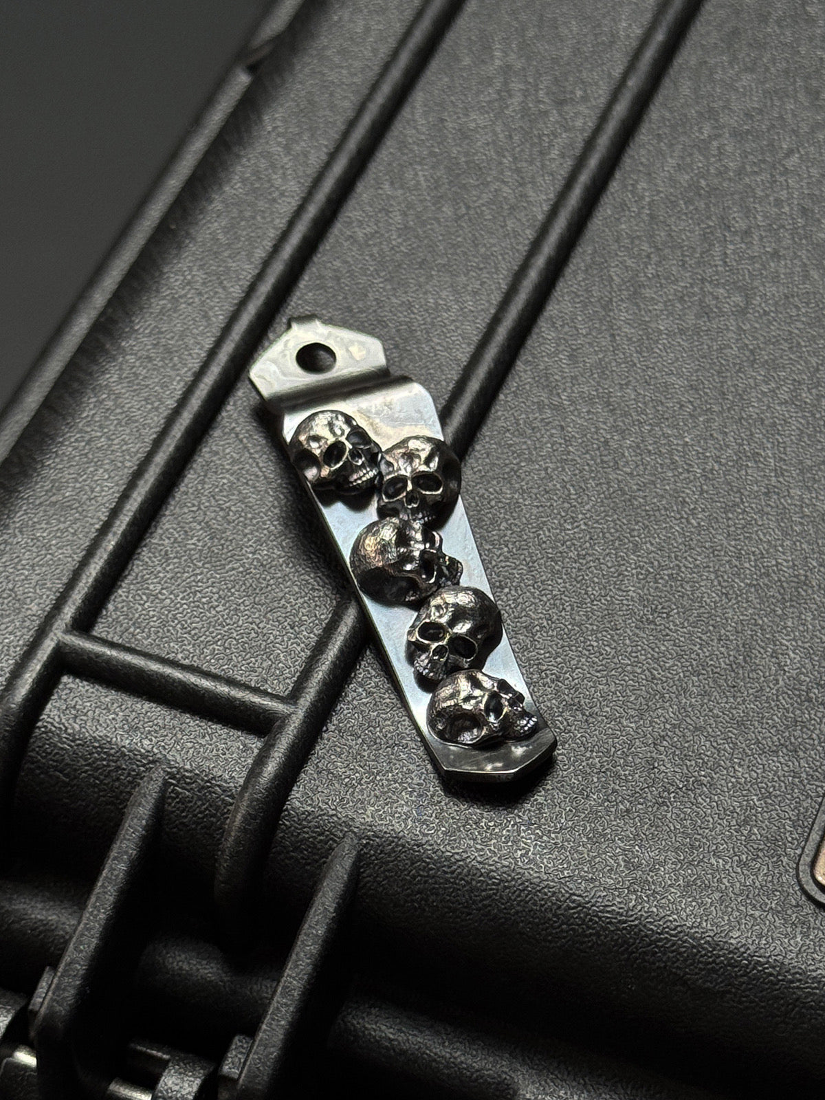 Steel Flame × Starlingear × Strider | Triple Collaboration 5-Skull Clip – Stainless Steel with 925 Silver Warrior Skulls
