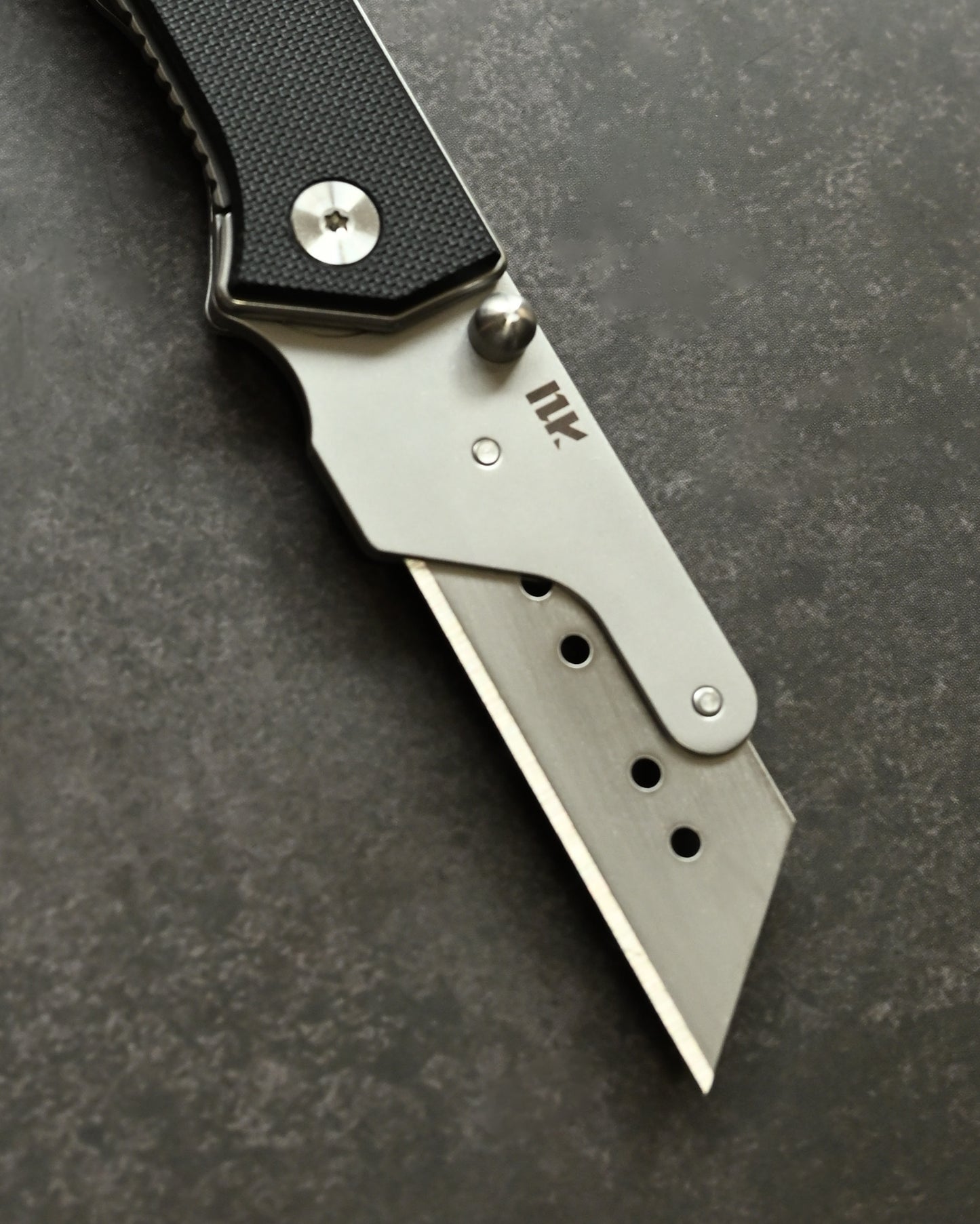 NUKNIVES Black G10 Handle Quick-Open Replaceable Blade Utility Knife | Kumpanter U23