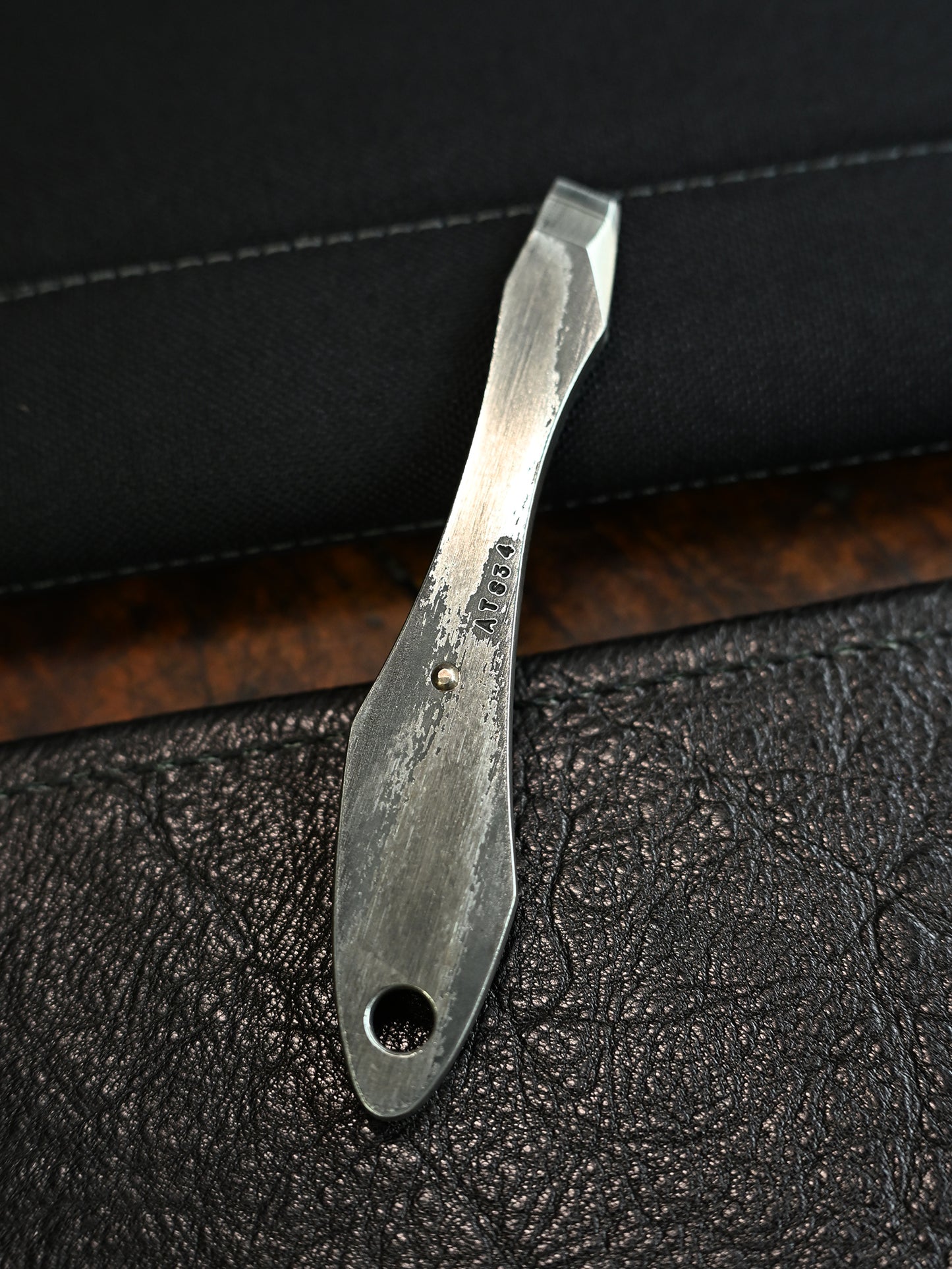 wtopia 2026 SEKI Custom One-Off Gray Swan ATS-34 Laminated Steel EDC Pry Bar