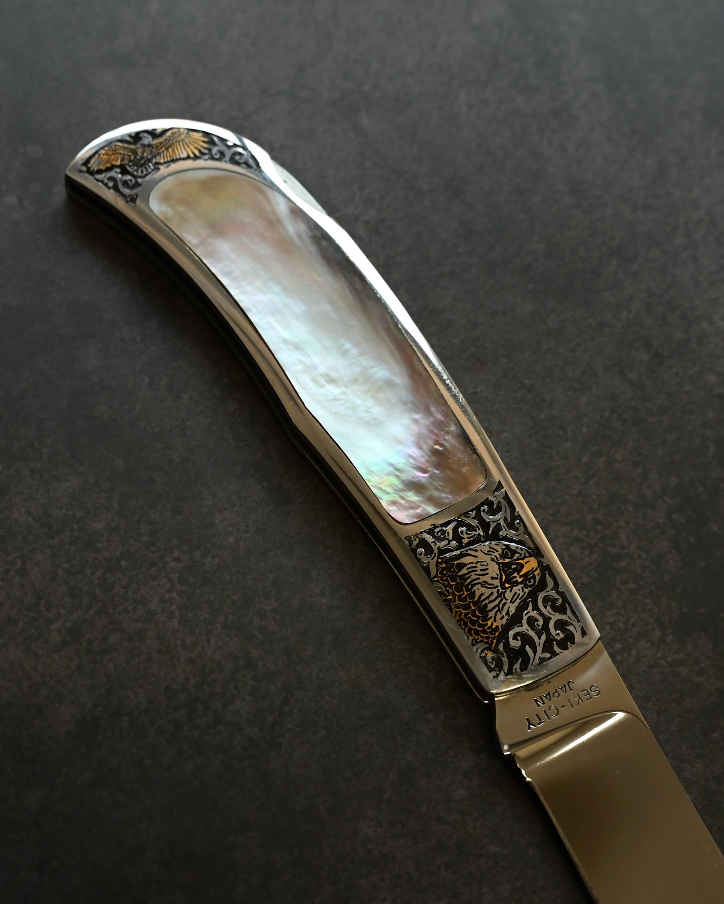 Katsuhiko Miura Handmade Folding Knife – Mother-of-Pearl Inlay & Engraved Eagle
