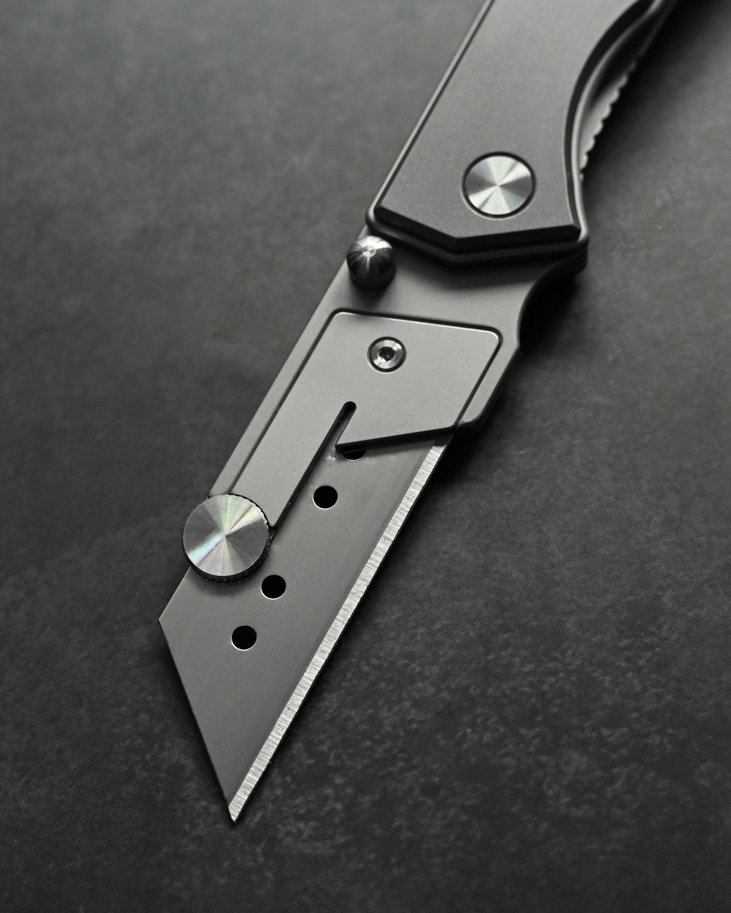 NUKNIVES Titanium Quick-Open Replaceable Blade Utility Knife  Kumpanter U23