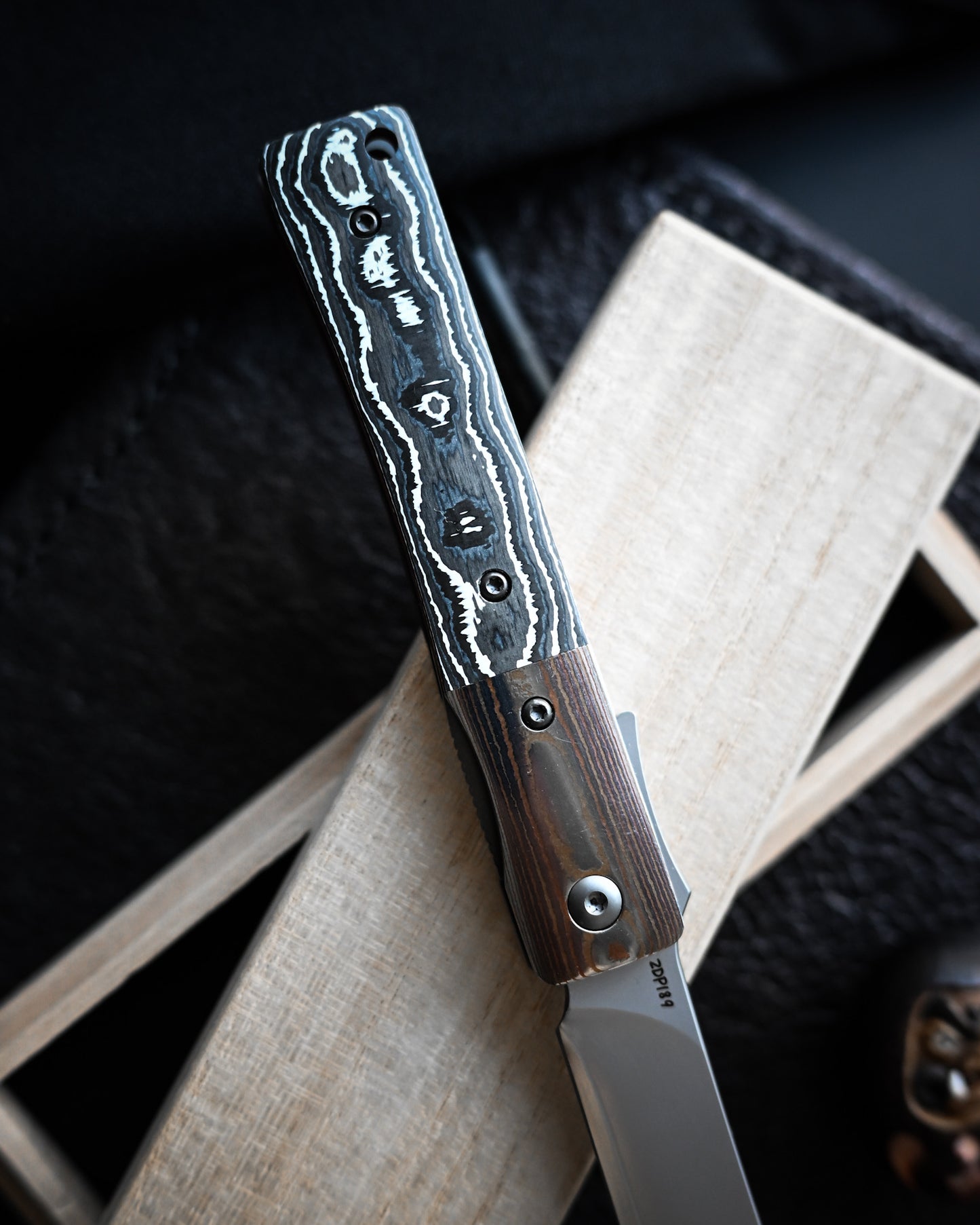haoworks Eirou “Atsumori” – Obsidian Storm Custom Folding Knife / ZDP189 Blade