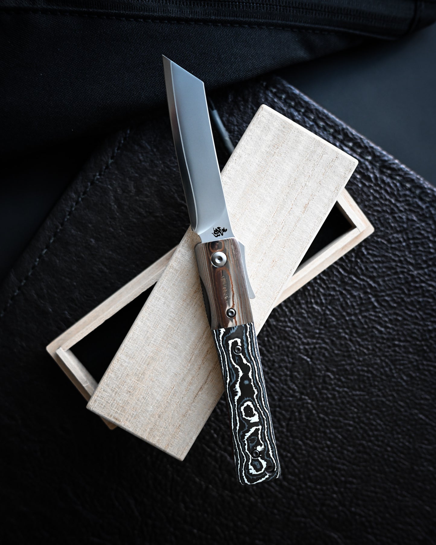 haoworks Eirou “Atsumori” – Obsidian Storm Custom Folding Knife / ZDP189 Blade