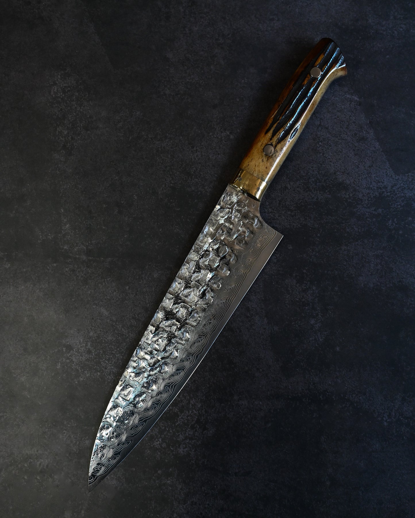 Takeshi Saji VG10 Cross-Hammered Damascus Gyuto 210mm – Diamond Finish – Yellow Deer Antler Handle – Handmade Japanese Chef Knife