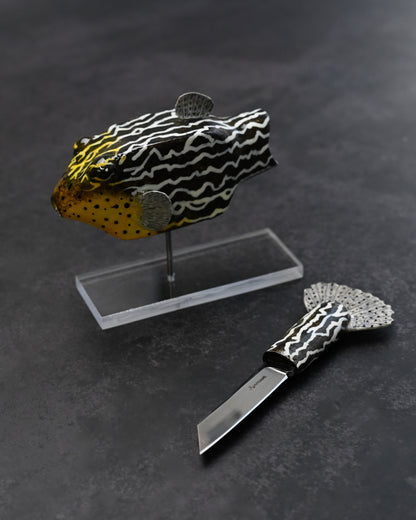 銀座展示会限定 黒澤次夫 手作り ステンレスミニナイフ「ハコフグ」 木彫・手彩色・漆仕上げ魚型シース