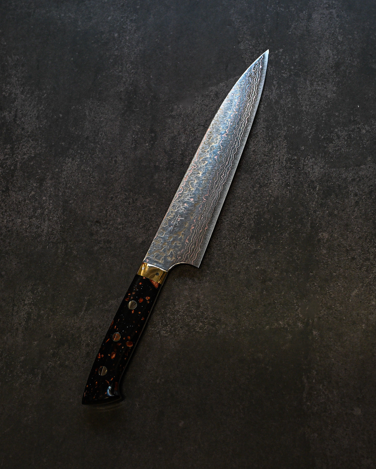 佐治武士 有色ダマスカス 牛刀 210mm ミガキ仕上げ 黒茶コーリアンハンドル 手打ち包丁