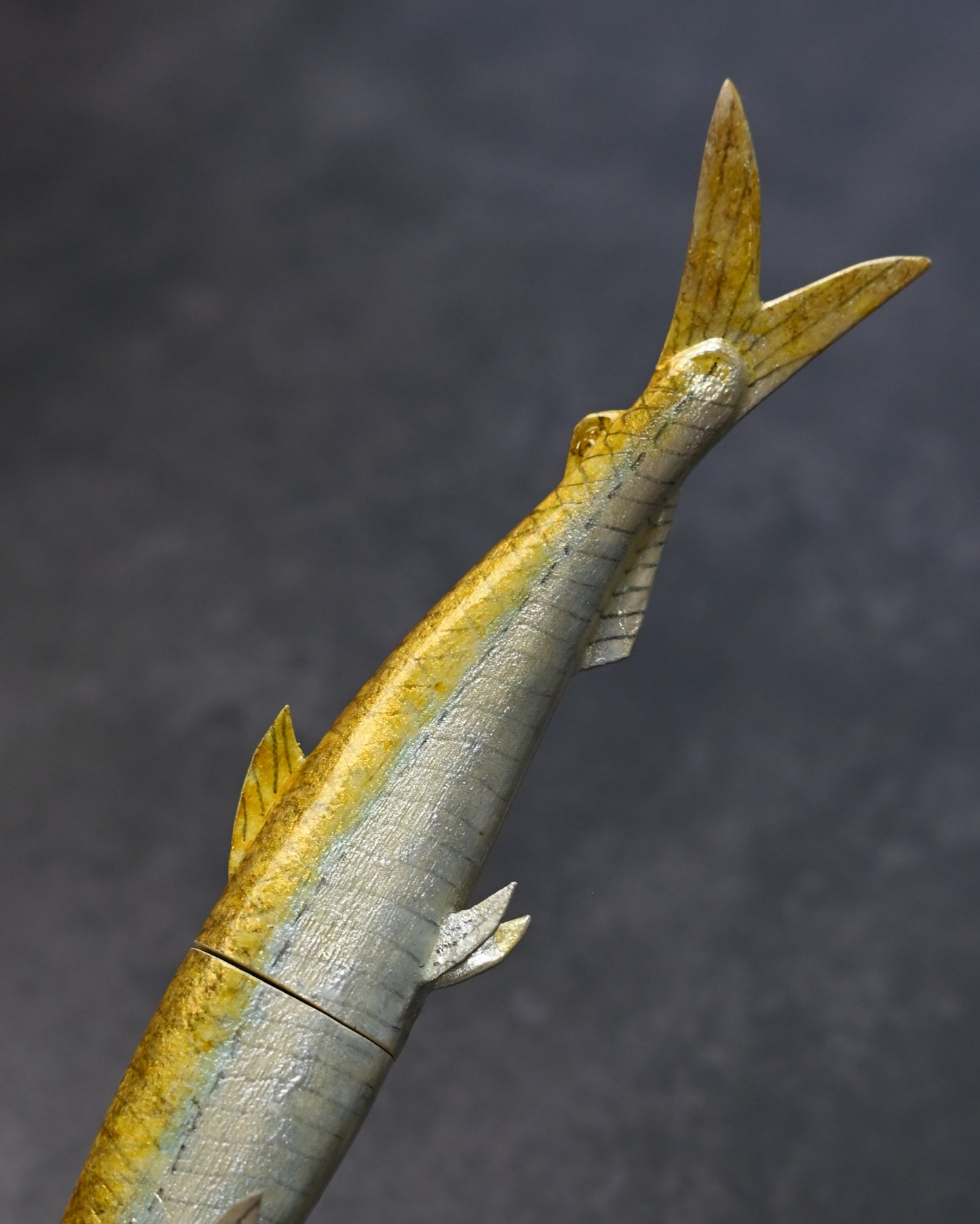 Rare Ginza Exhibition Edition Kurosawa Tsuguo Handmade Damascus Mini Knife "Wakasagi" – Hand-Carved & Hand-Painted Wooden Fish Sheath