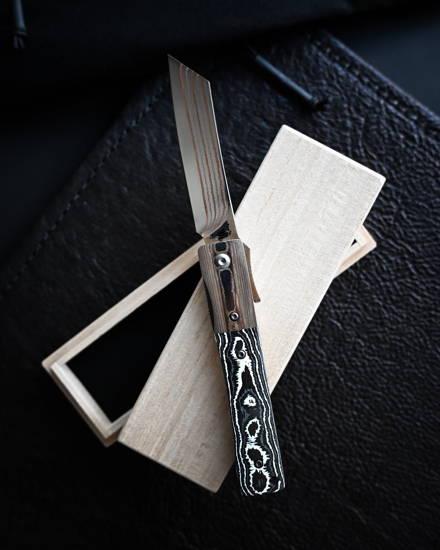 haoworks Eirou Atsumori Custom Folding Knife – Obsidian Storm