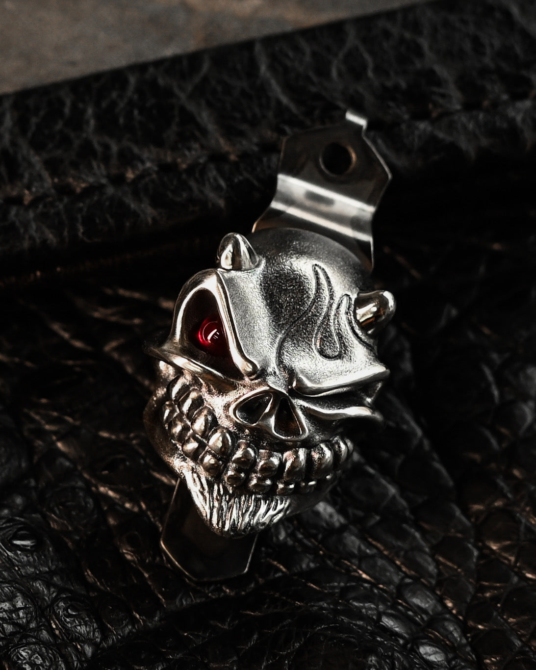 Rare Steel Flame × Starlingear × Strider Knives XXXL Silver Devil Slickster Ruby Eye Pocket Clip – Signed Edition