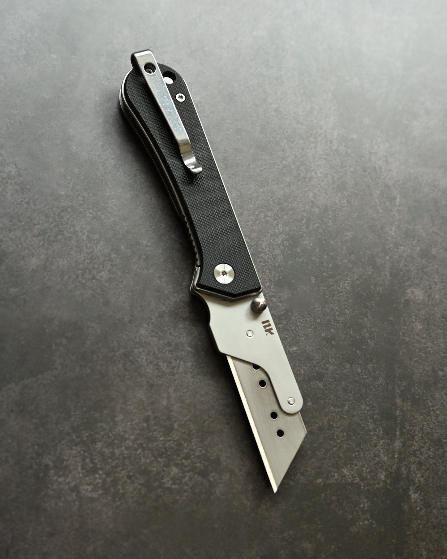 NUKNIVES Black G10 Handle Quick-Open Replaceable Blade Utility Knife | Kumpanter U23