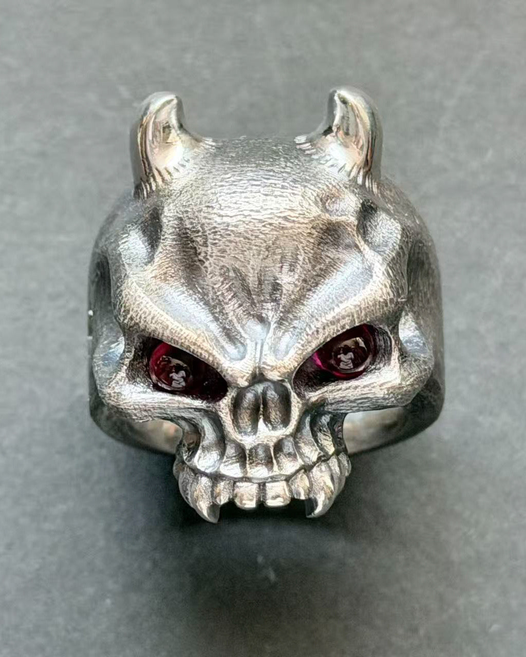 Steel Flame Vigilant Oni ハードウォリアー シルバーリング（レッドアイ）