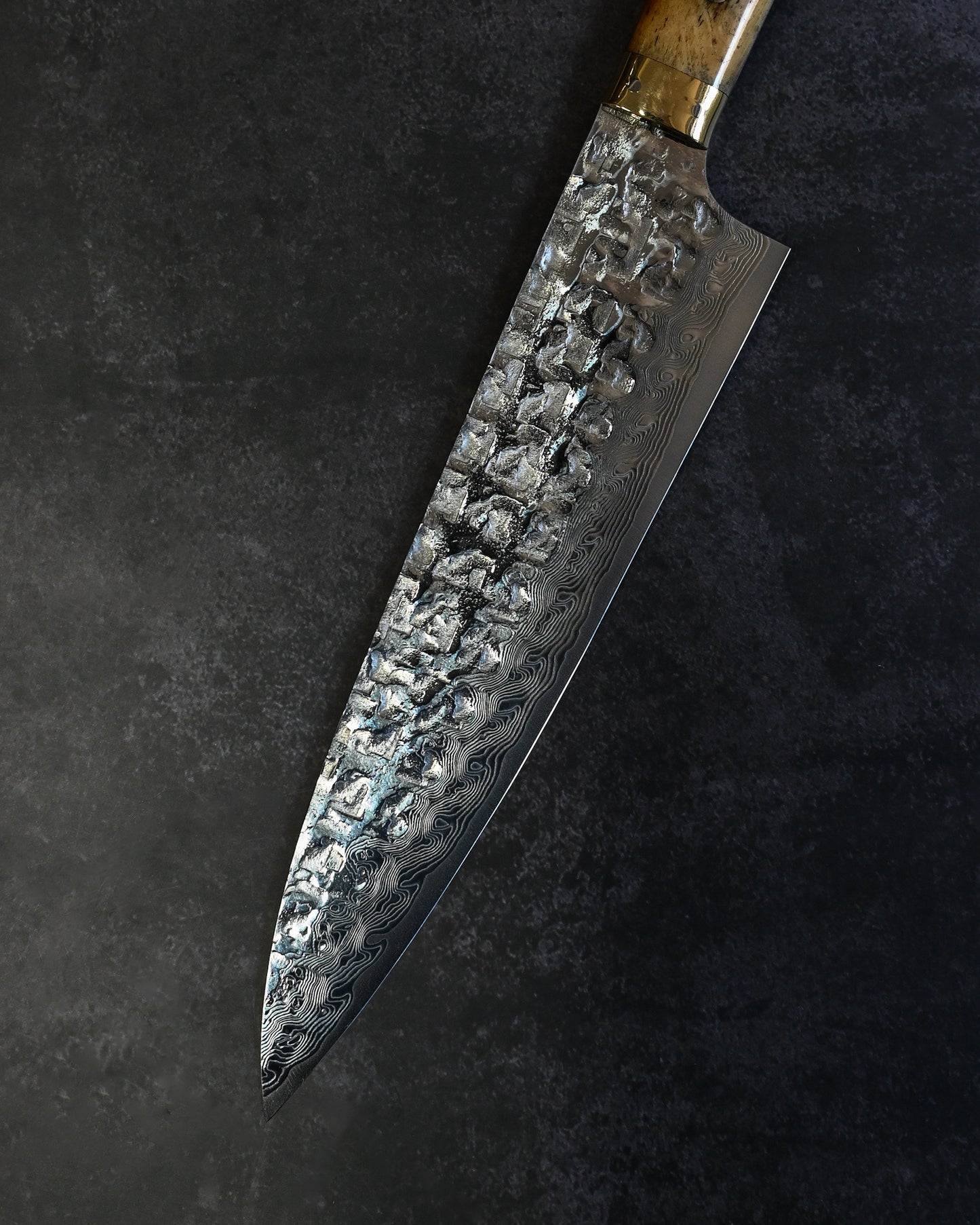 Takeshi Saji VG10 Cross-Hammered Damascus Gyuto 210mm – Diamond Finish – Yellow Deer Antler Handle – Handmade Japanese Chef Knife