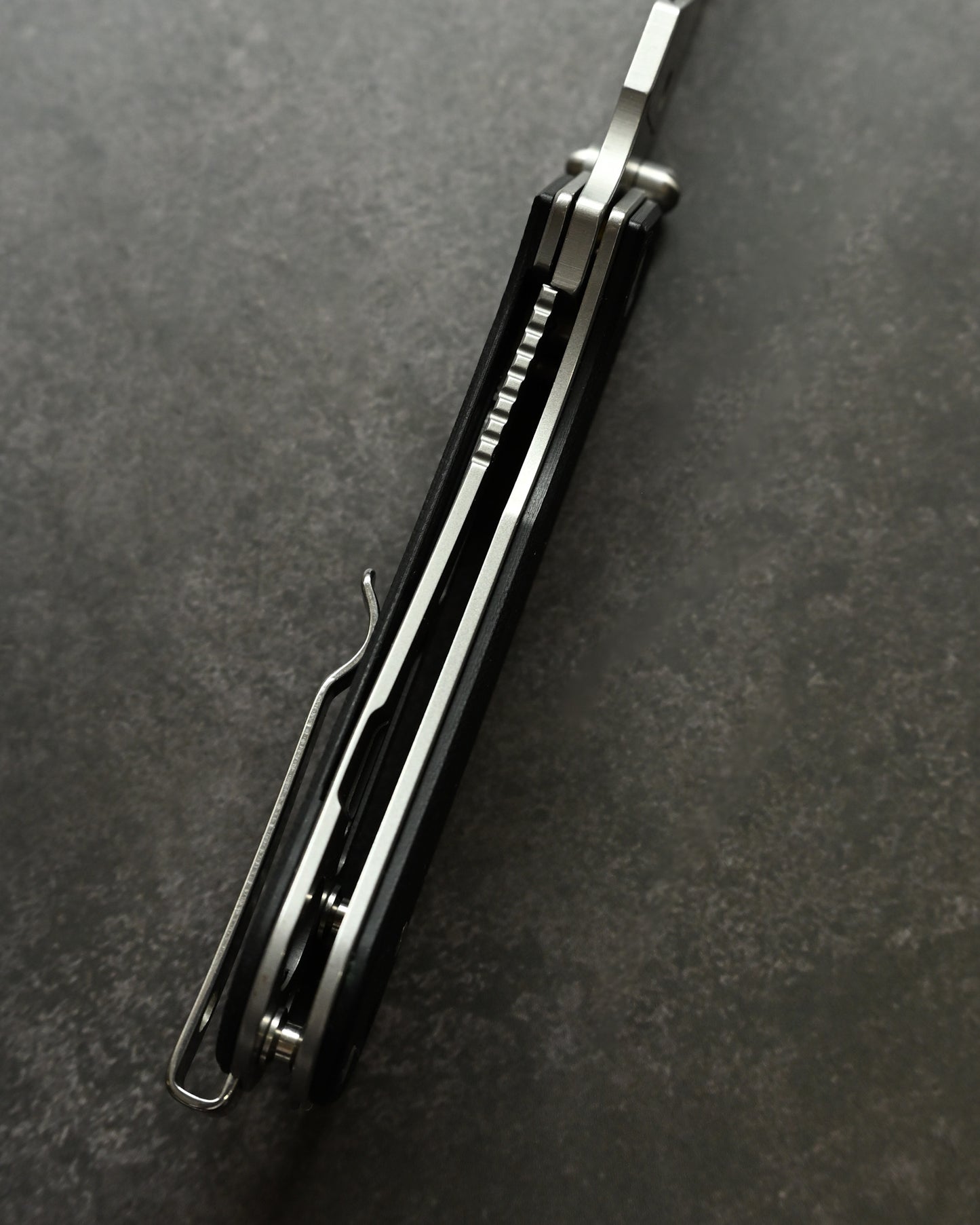 NUKNIVES Black G10 Handle Quick-Open Replaceable Blade Utility Knife | Kumpanter U23