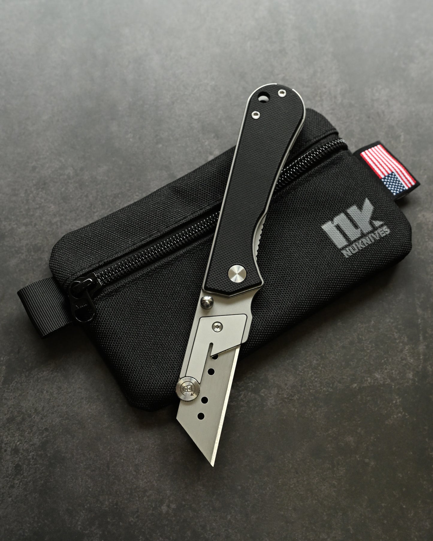 NUKNIVES Black G10 Handle Quick-Open Replaceable Blade Utility Knife | Kumpanter U23