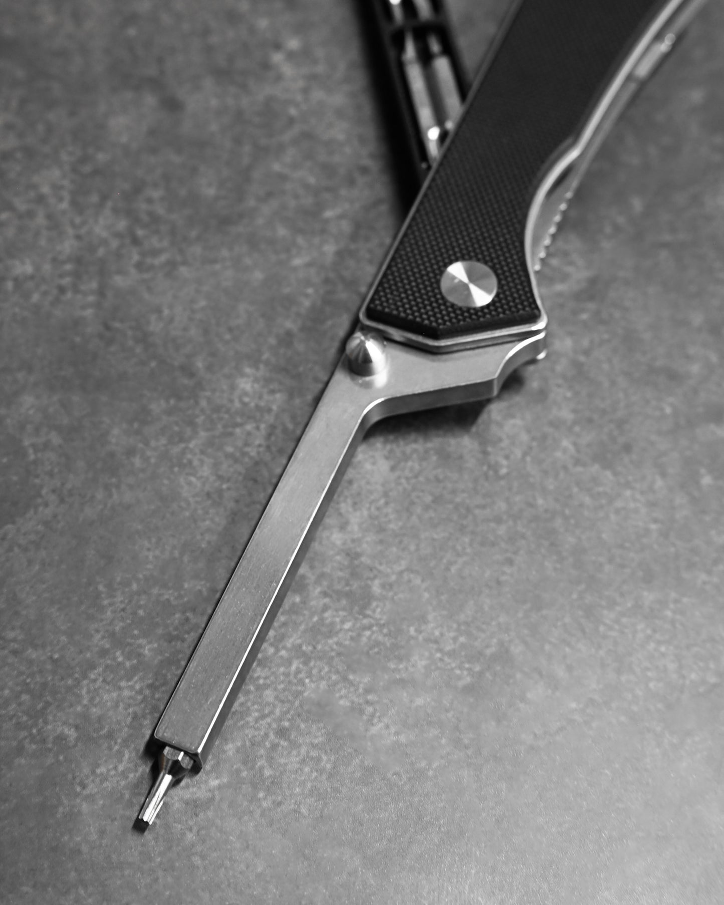 NUKNIVES T33 Multi-Functional Folding Screwdriver – Black G10