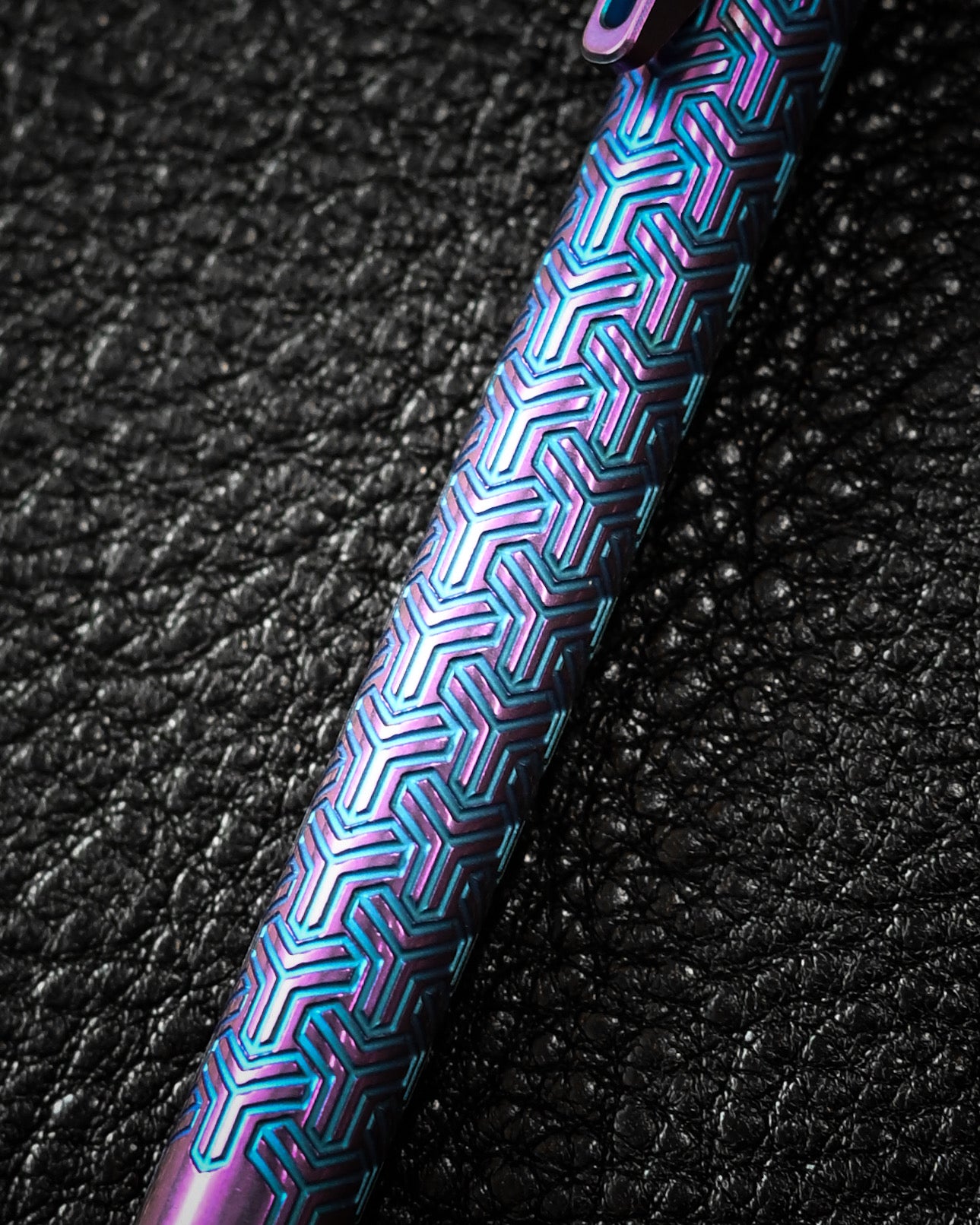 TACRAY Titanium Bolt Action Pen sunizumi Interlock pattern