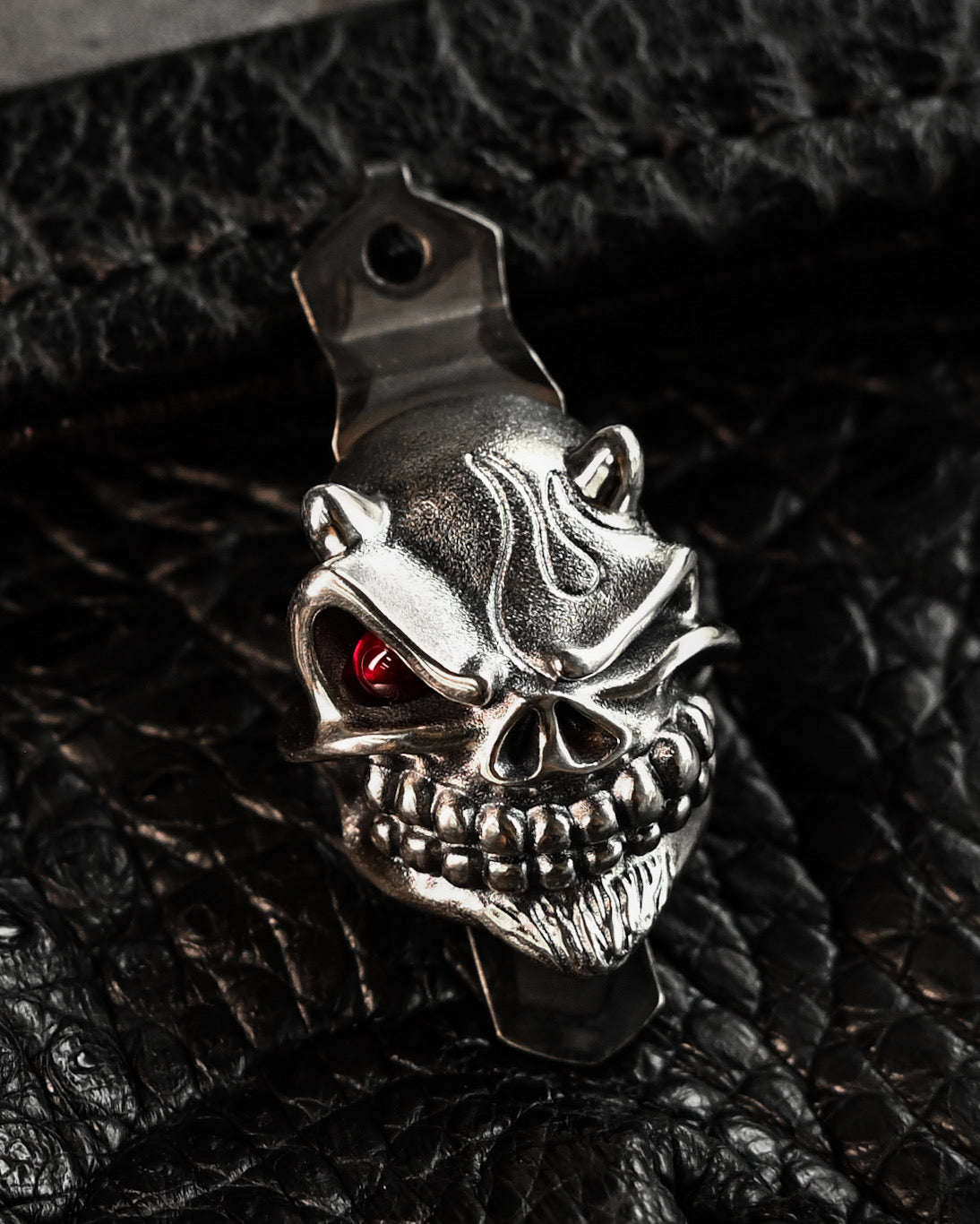 Rare Steel Flame × Starlingear × Strider Knives XXXL Silver Devil Slickster Ruby Eye Pocket Clip – Signed Edition