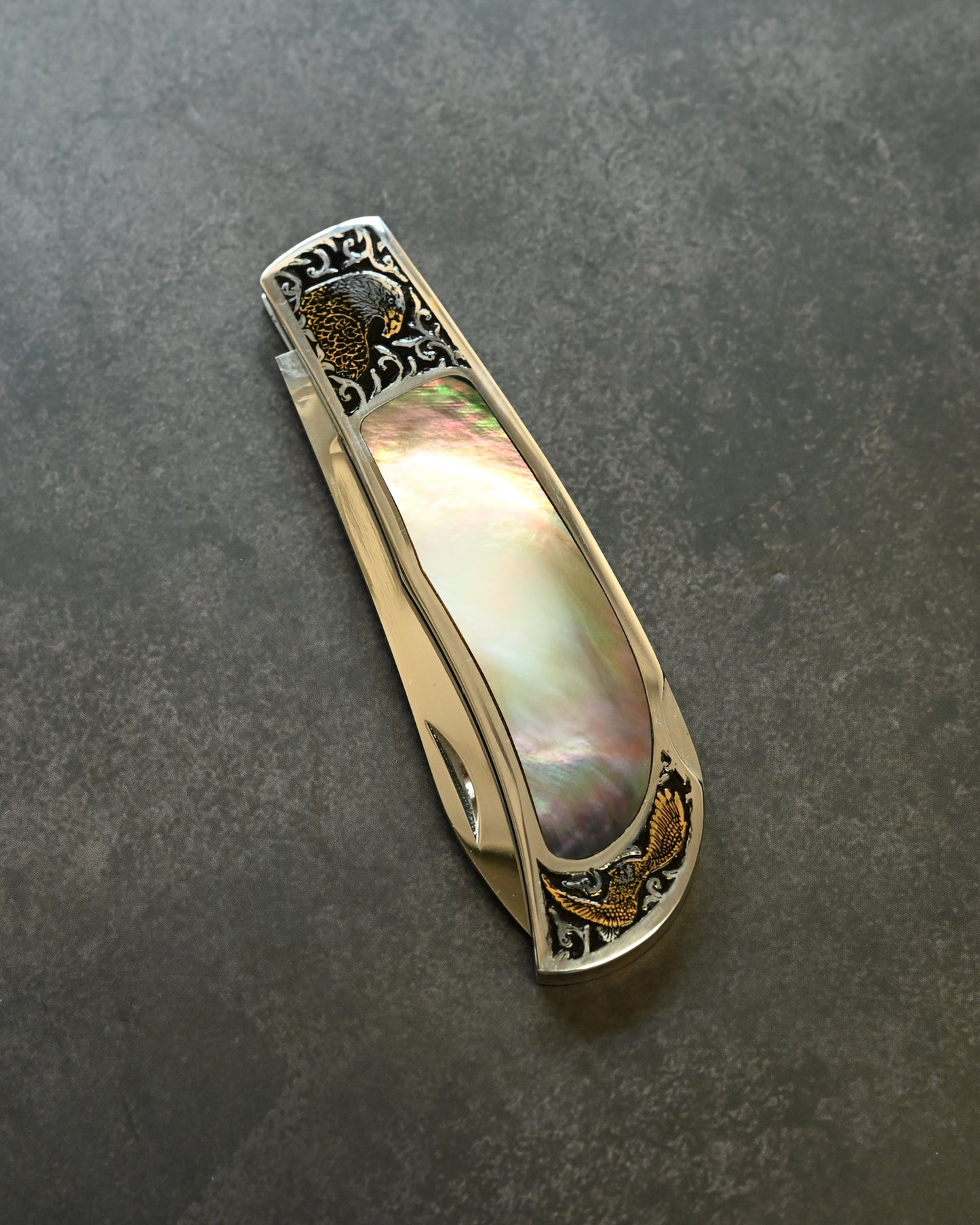 Katsuhiko Miura Handmade Folding Knife – Mother-of-Pearl Inlay & Engraved Eagle