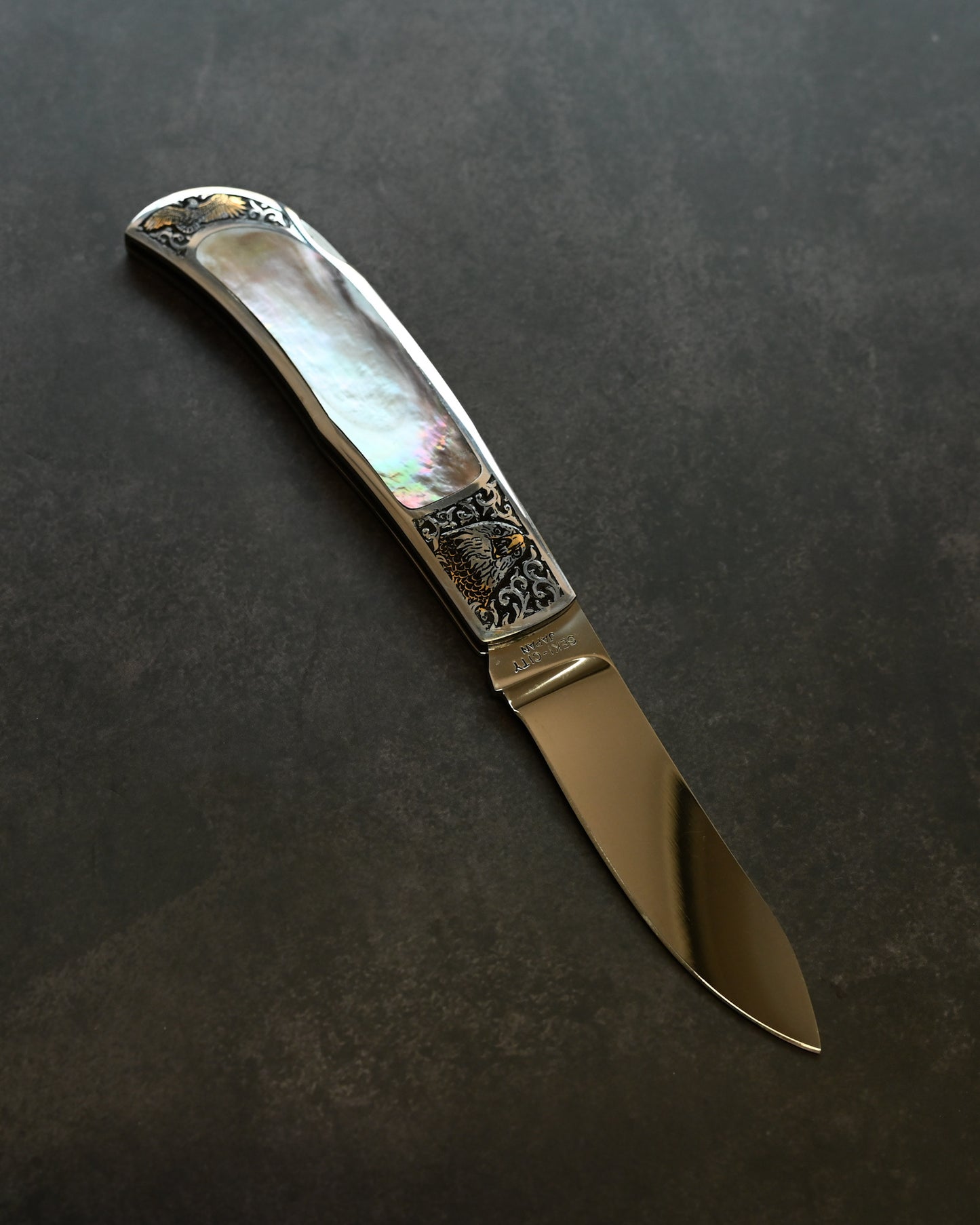 Katsuhiko Miura Handmade Folding Knife – Mother-of-Pearl Inlay & Engraved Eagle