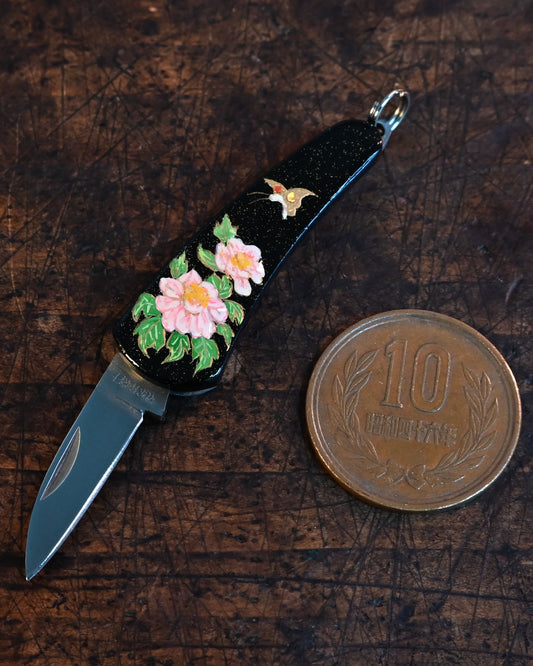 Elegant Mini Folding Necklace Knife - Handmade Art by Katsuhiko Miura, Japanese Floral & Bird Urushi Lacquer Keychain Utility Knife (Coin-Sized)