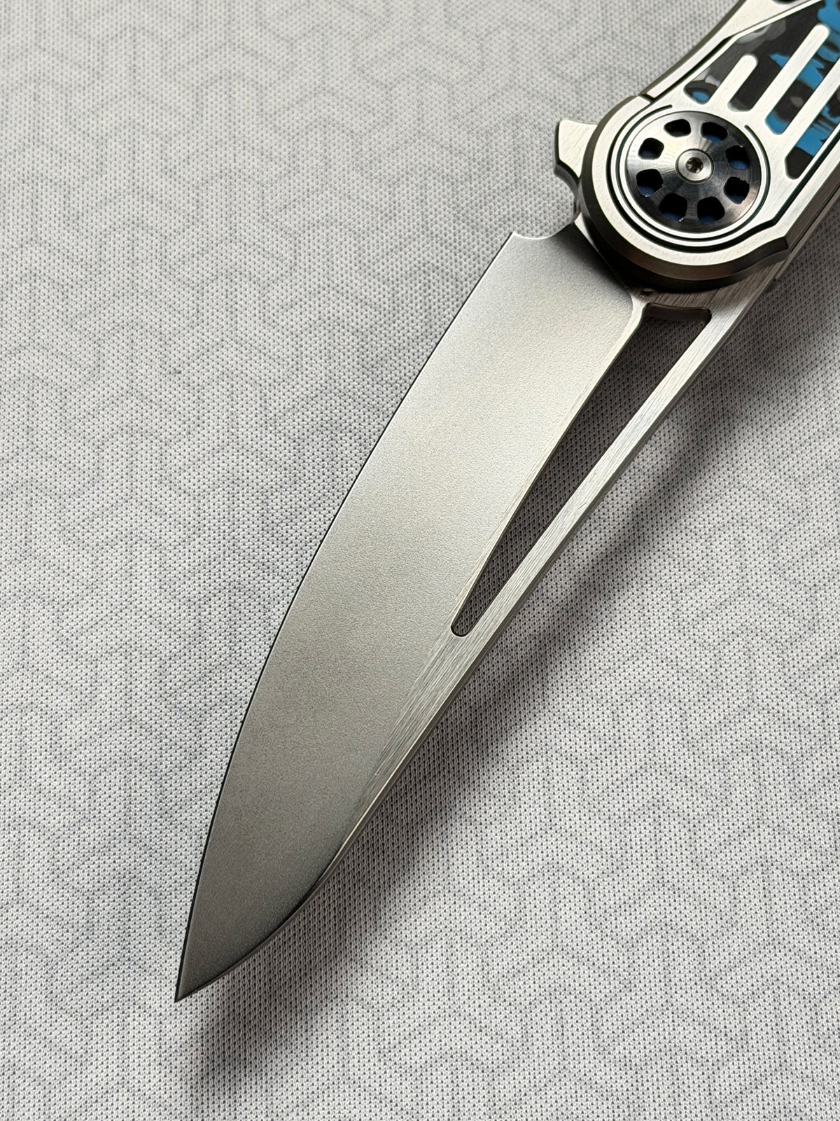 Infinite Charlie Knives | Tianding Quick-Open Folding Knife
Hand-Inlaid Mother-of-Pearl & Ceramic Carbon Fiber