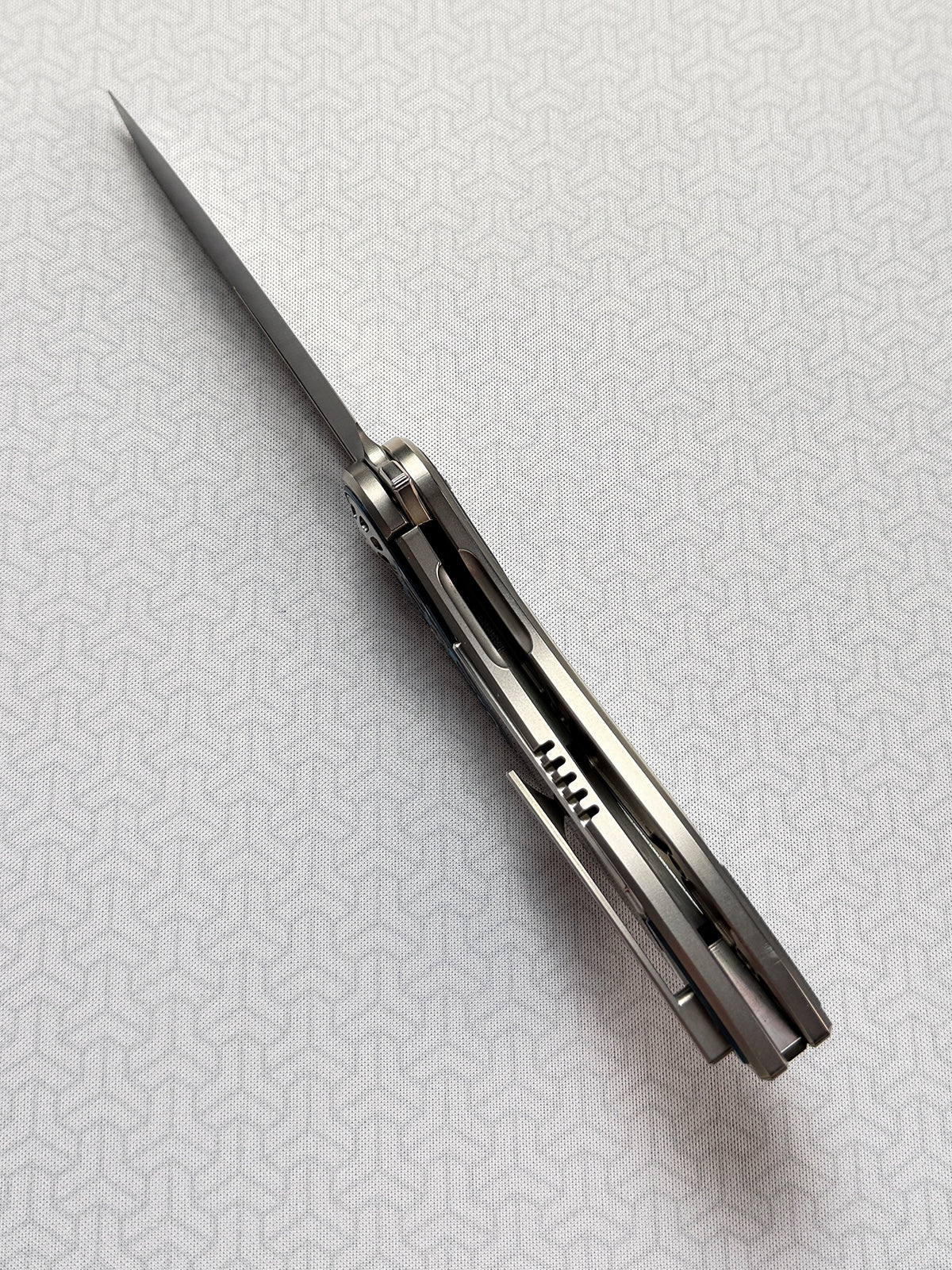 Infinite Charlie Knives | Tianding Quick-Open Folding Knife
Hand-Inlaid Mother-of-Pearl & Ceramic Carbon Fiber