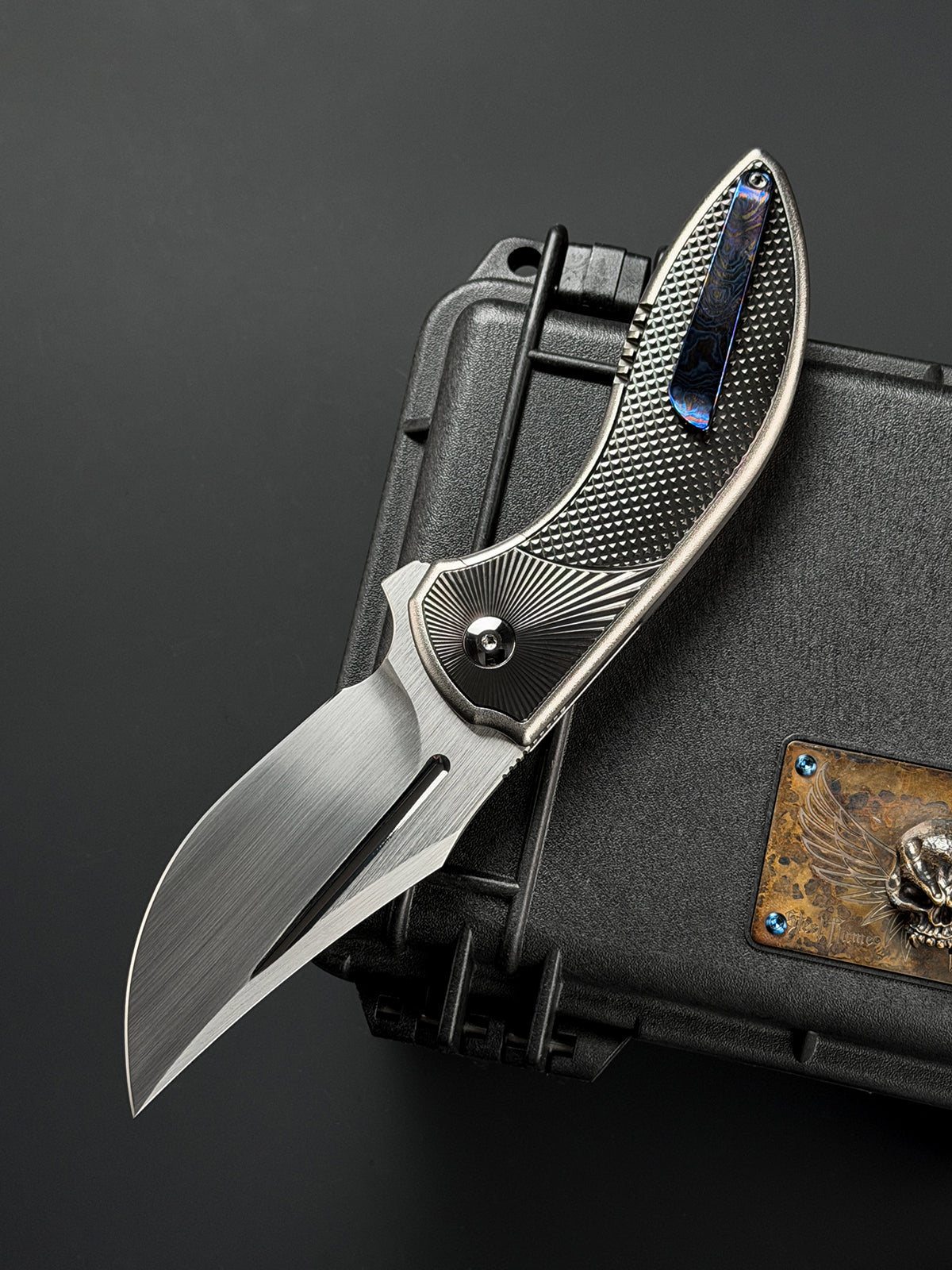 Infinite Charlie Knives「月食」ハンドメイドエディション ブレードはヘアライン仕上げ、フラー部ミラーポリッシュ、刃先ミラー仕上げ