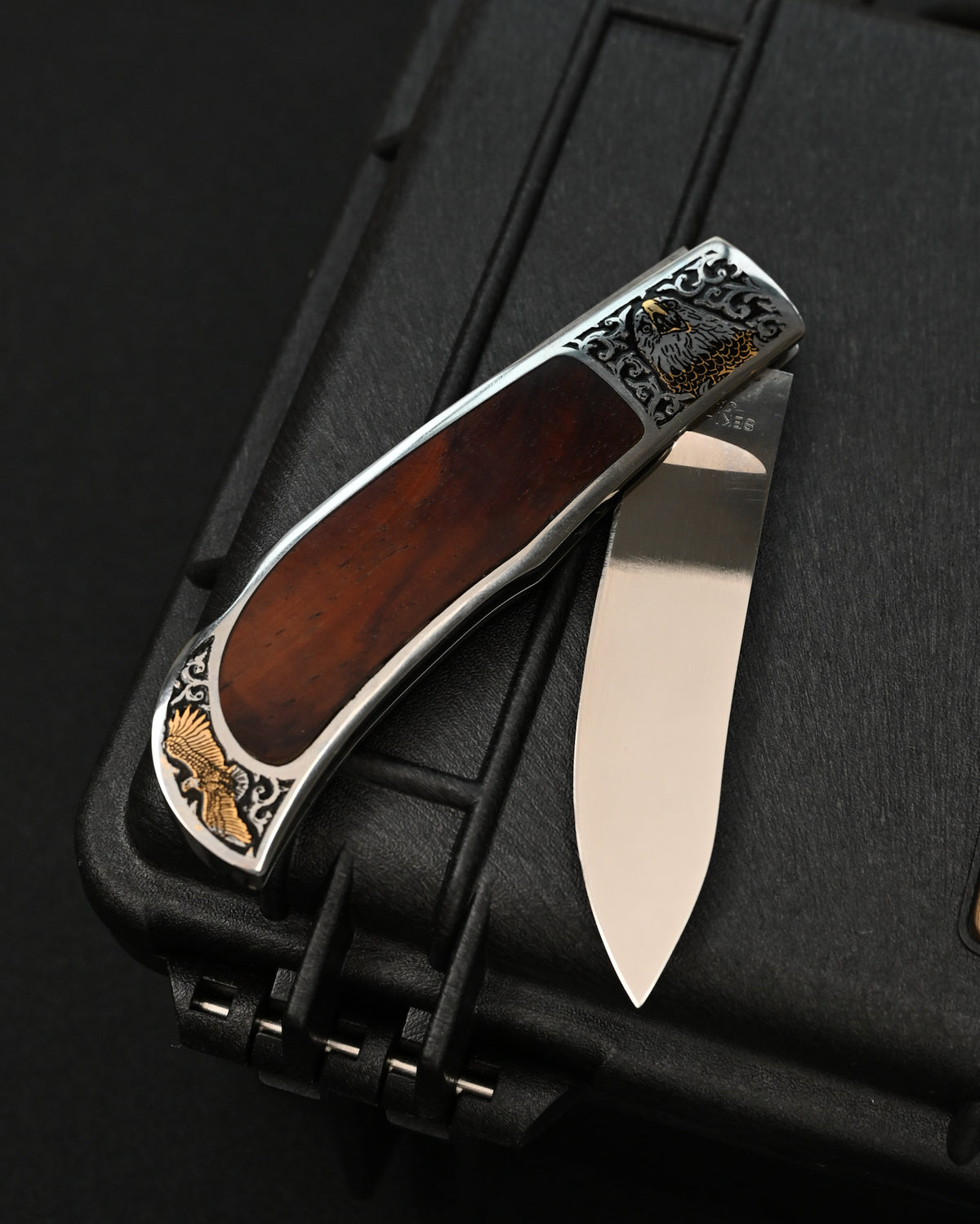 Rare Katsuhiko Miura Eagle-Engraved Custom Folding Knife – Mirror-Polished Blade / Wood Inlay / Back Lock / Made in Japan