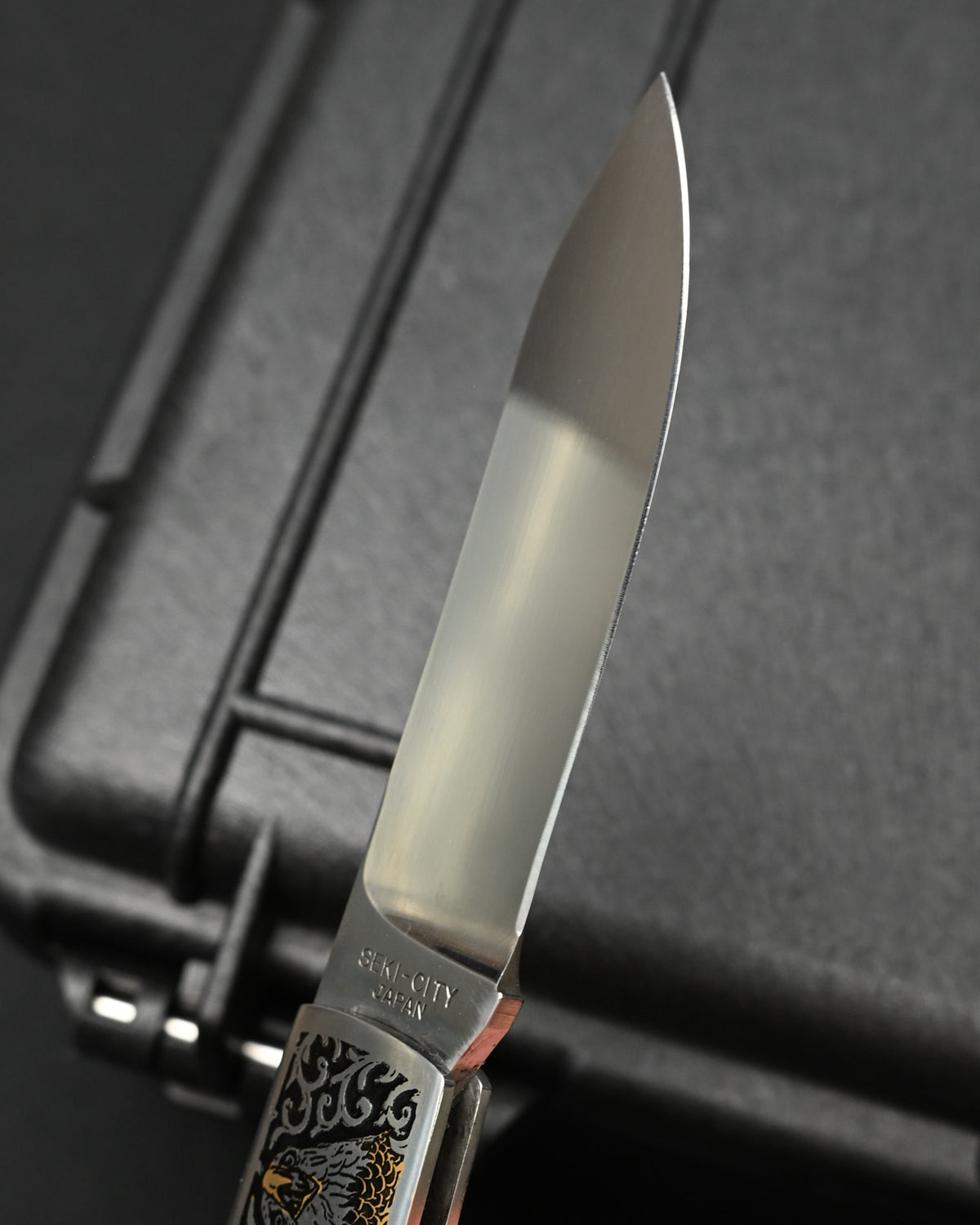 Rare Katsuhiko Miura Eagle-Engraved Custom Folding Knife – Mirror-Polished Blade / Wood Inlay / Back Lock / Made in Japan