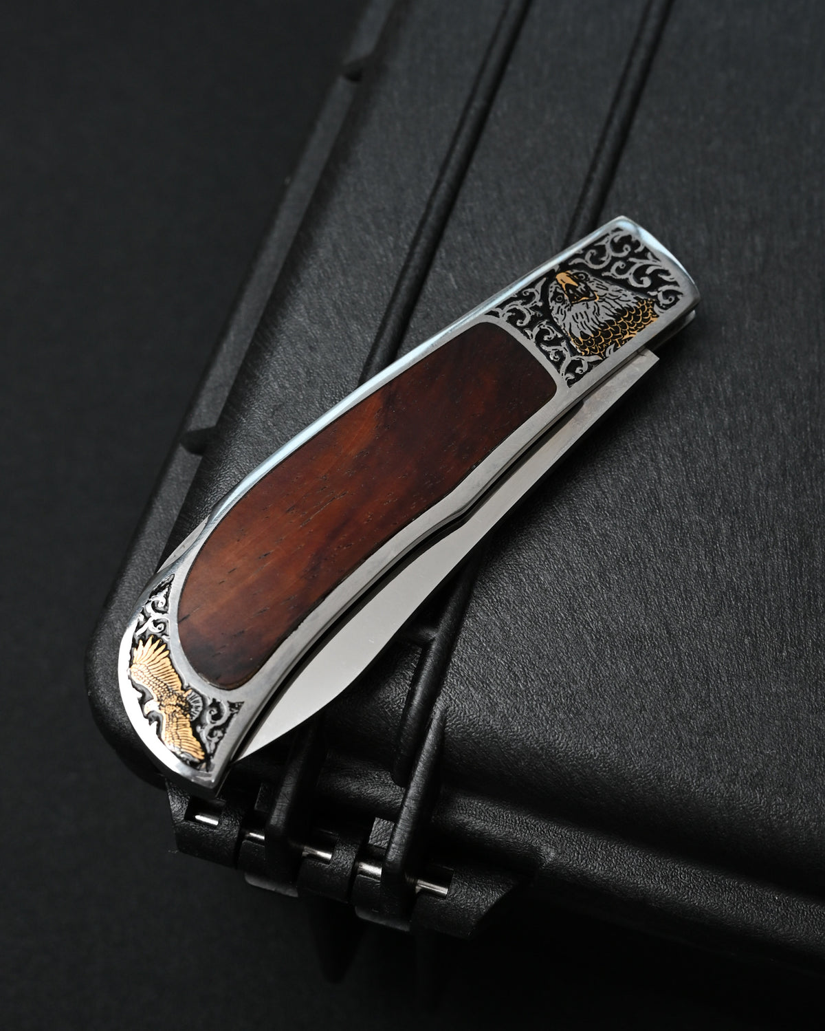 Rare Katsuhiko Miura Eagle-Engraved Custom Folding Knife – Mirror-Polished Blade / Wood Inlay / Back Lock / Made in Japan
