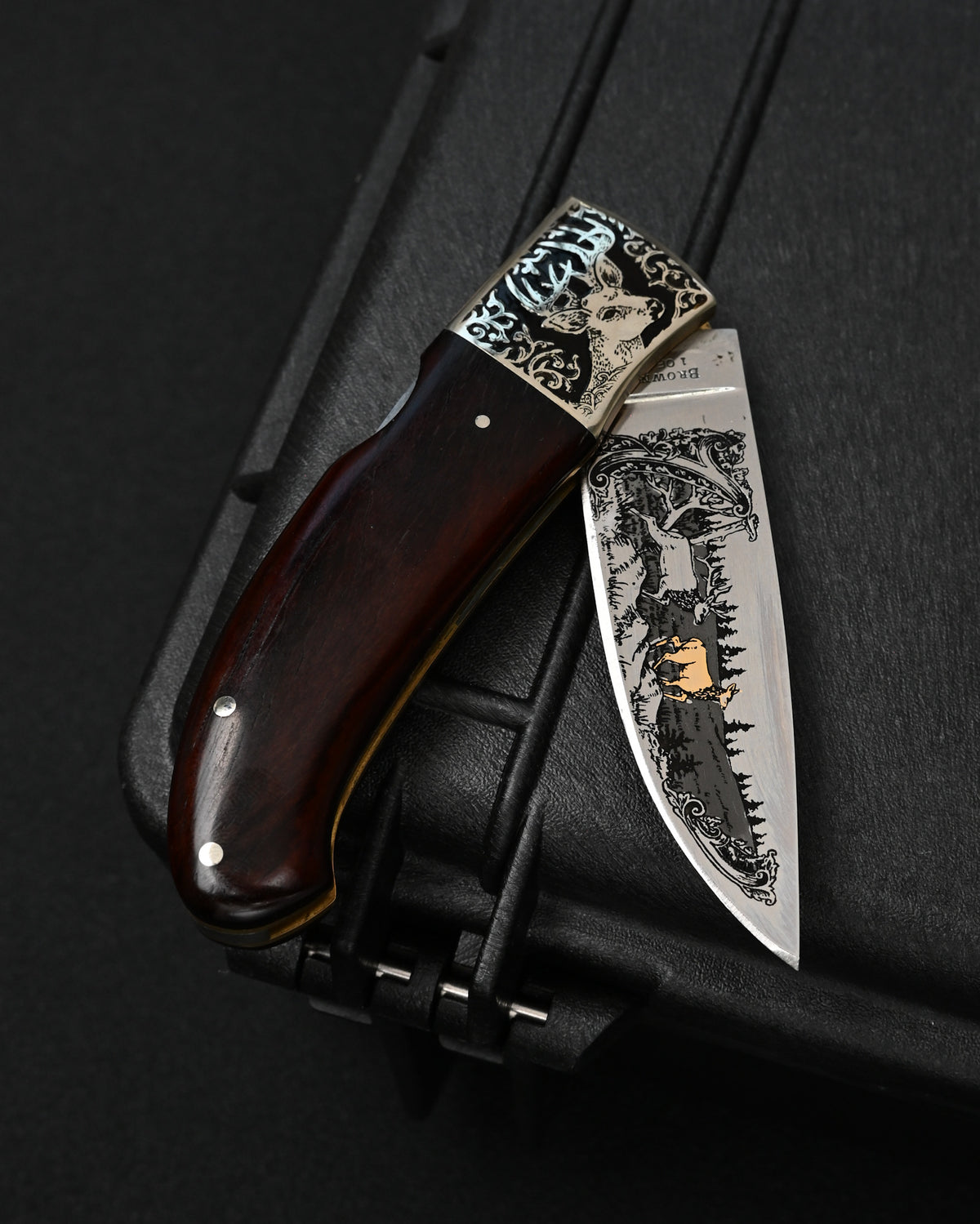 Rare Katsuhiko Miura Hand-Engraved Custom Folding Knife – Double-Sided Deer & Scrollwork Engraving / Carved Wood Handle / Japan