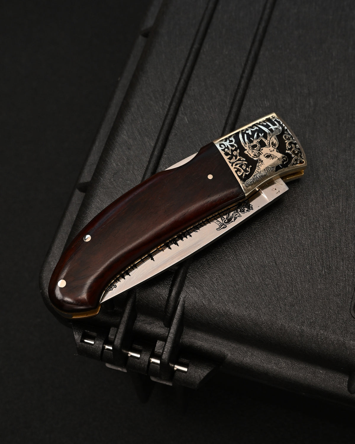 Rare Katsuhiko Miura Hand-Engraved Custom Folding Knife – Double-Sided Deer & Scrollwork Engraving / Carved Wood Handle / Japan