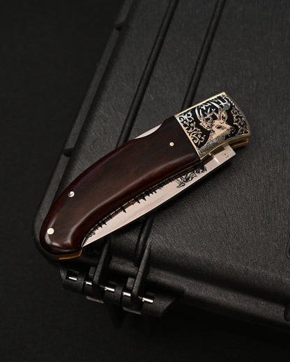 Rare Katsuhiko Miura Hand-Engraved Custom Folding Knife – Double-Sided Deer & Scrollwork Engraving / Carved Wood Handle / Japan