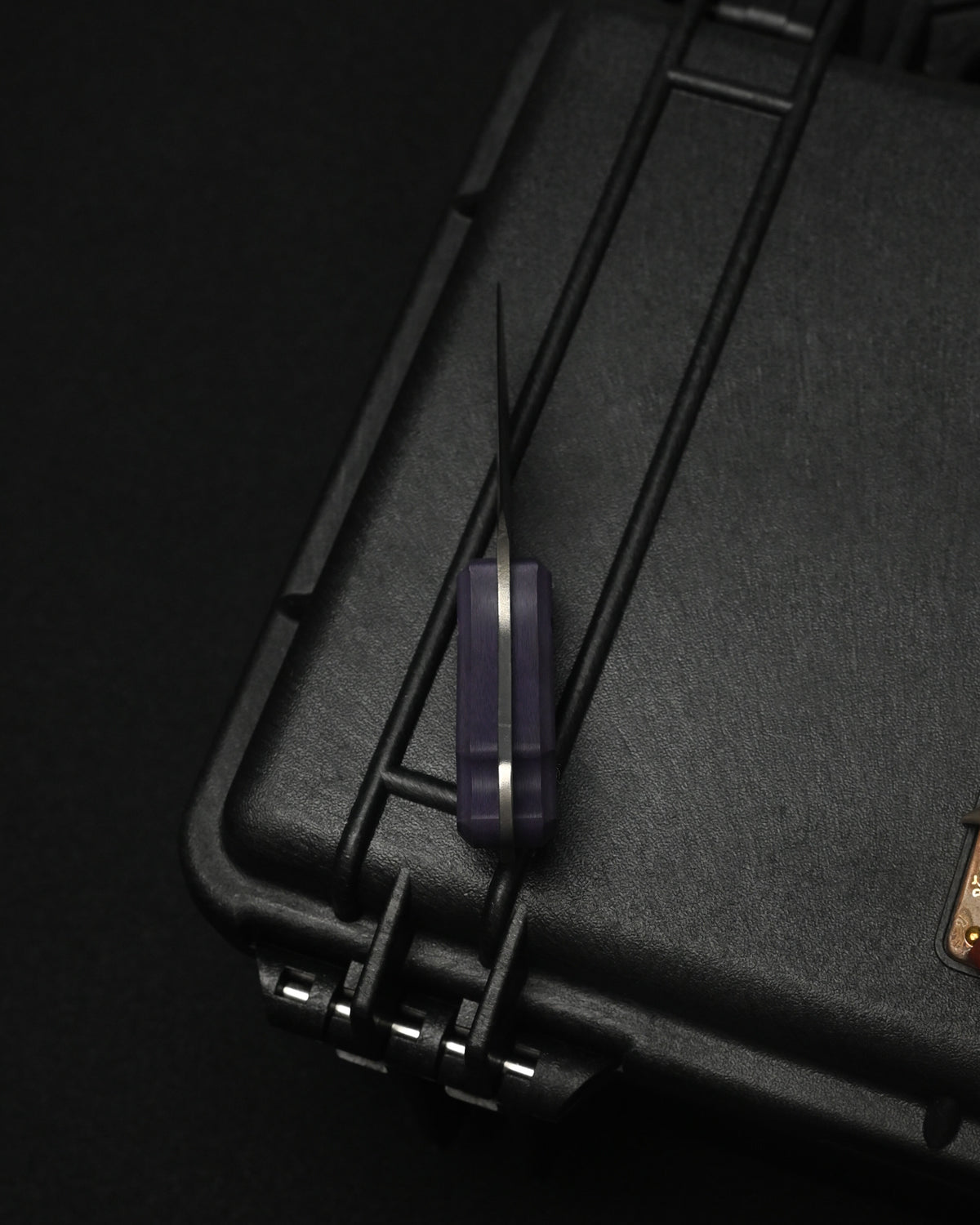 KIKUKNIVES Masayuki Matsuda “Kakure Kumanomi Flat” Mini EDC Knife – 14C28N / Purple G10