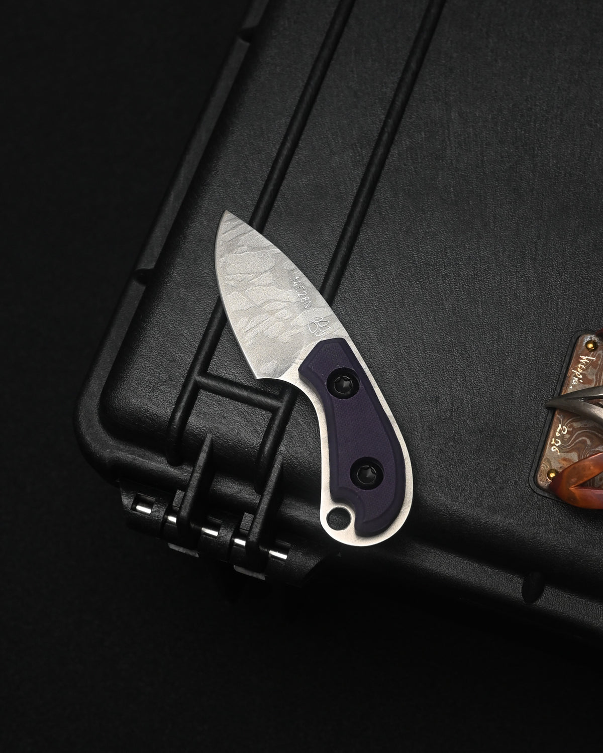 KIKUKNIVES Masayuki Matsuda “Kakure Kumanomi Flat” Mini EDC Knife – 14C28N / Purple G10