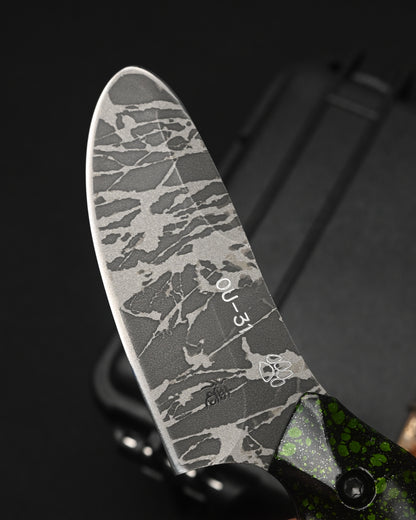 Rare KIKUKNIVES Masayuki Matsuda × Noriaki Hatono “Fusen-Uo” Abstract Art Knife – OU-31 / Black-Green Aluminum