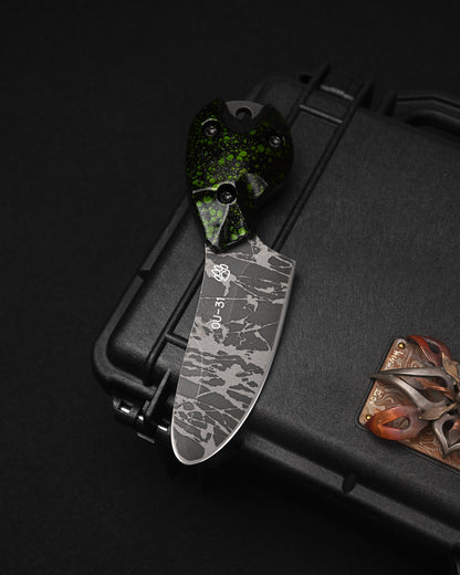 Rare KIKUKNIVES Masayuki Matsuda × Noriaki Hatono “Fusen-Uo” Abstract Art Knife – OU-31 / Black-Green Aluminum
