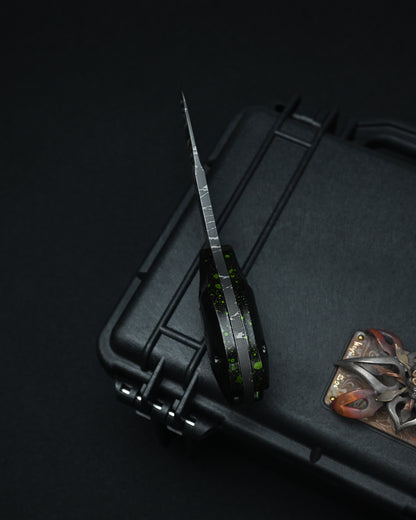 Rare KIKUKNIVES Masayuki Matsuda × Noriaki Hatono “Fusen-Uo” Abstract Art Knife – OU-31 / Black-Green Aluminum