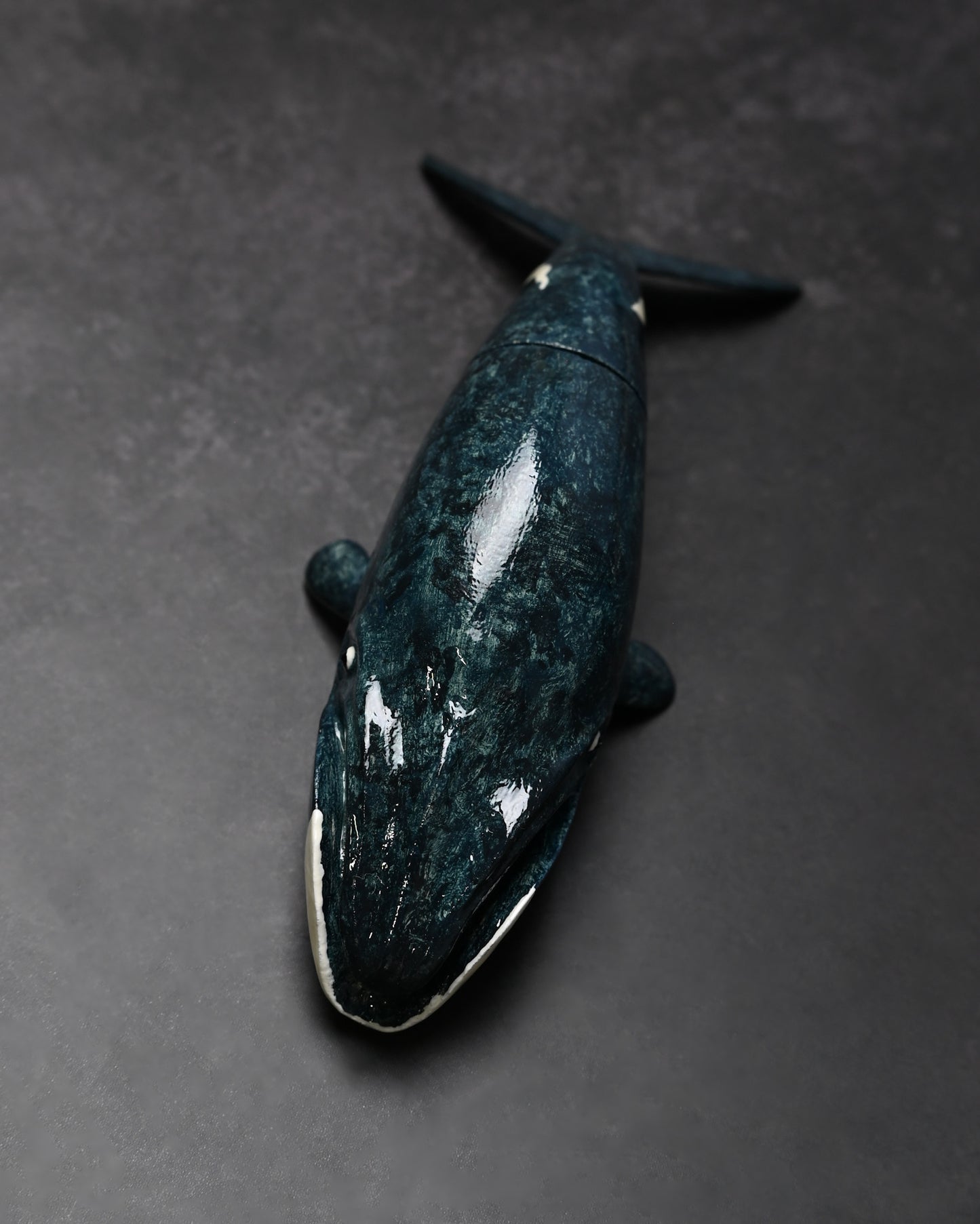 希少 銀座展示会版 黒澤次夫 手作り 積層鋼ミニナイフ「セミクジラ」木彫・手彩色・漆仕上げ木製シース