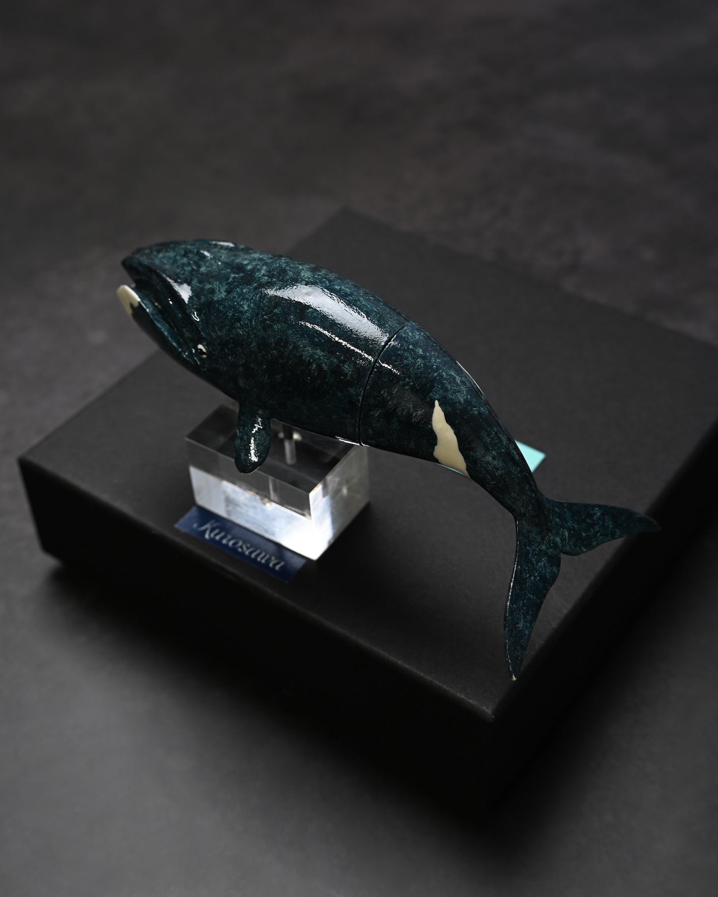 希少 銀座展示会版 黒澤次夫 手作り 積層鋼ミニナイフ「セミクジラ」木彫・手彩色・漆仕上げ木製シース