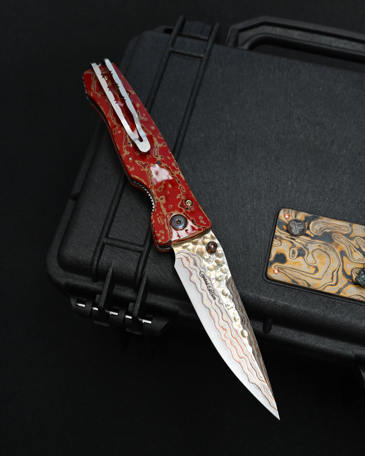 MCUSTA MATOUEN Limited Edition Japanese Folding Knife – Copper & Brass Damascus / V-Toku 2 Steel / Ironwood / Traditional Kiso Tsuishu Lacquer