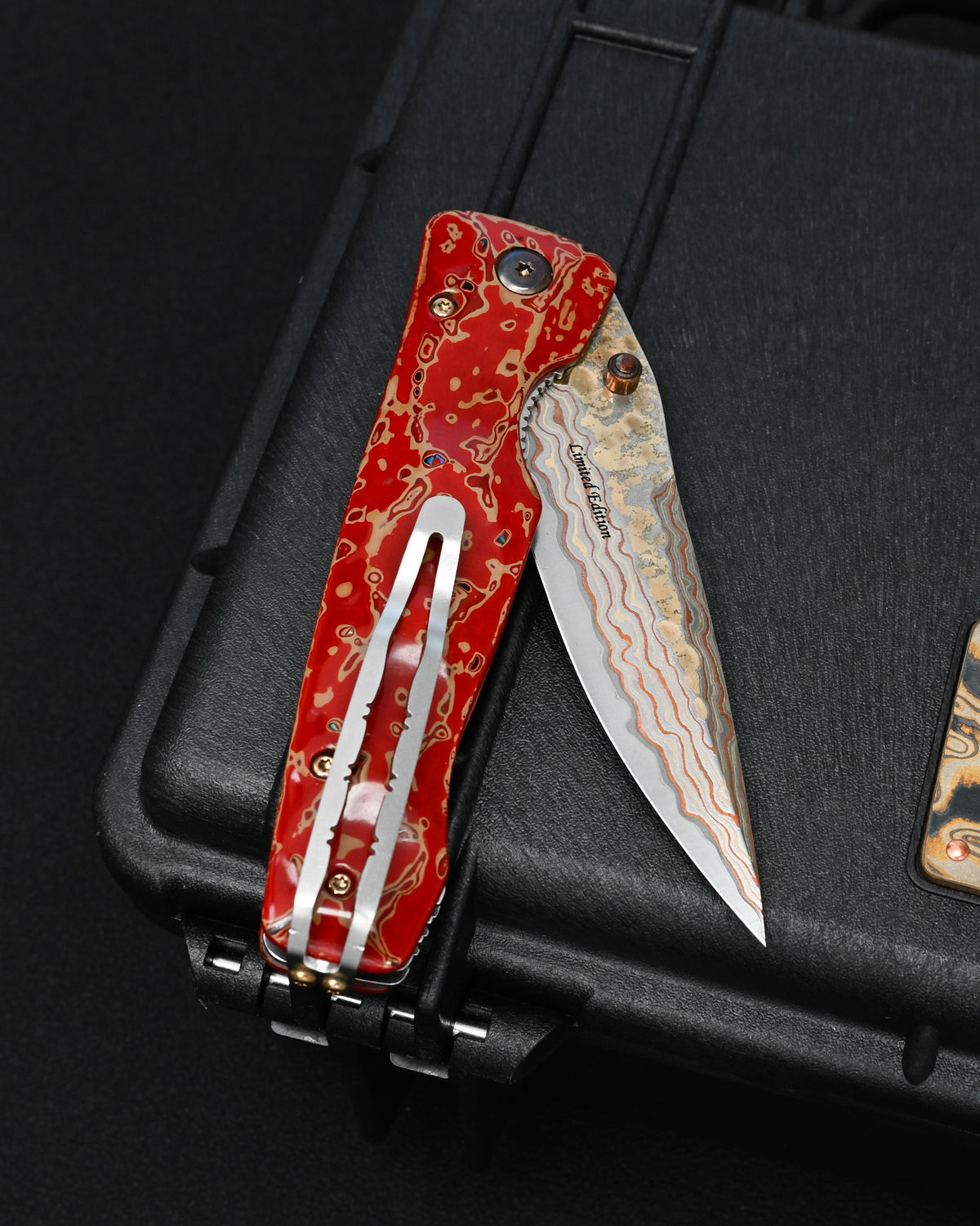 MCUSTA MATOUEN Limited Edition Japanese Folding Knife – Copper & Brass Damascus / V-Toku 2 Steel / Ironwood / Traditional Kiso Tsuishu Lacquer